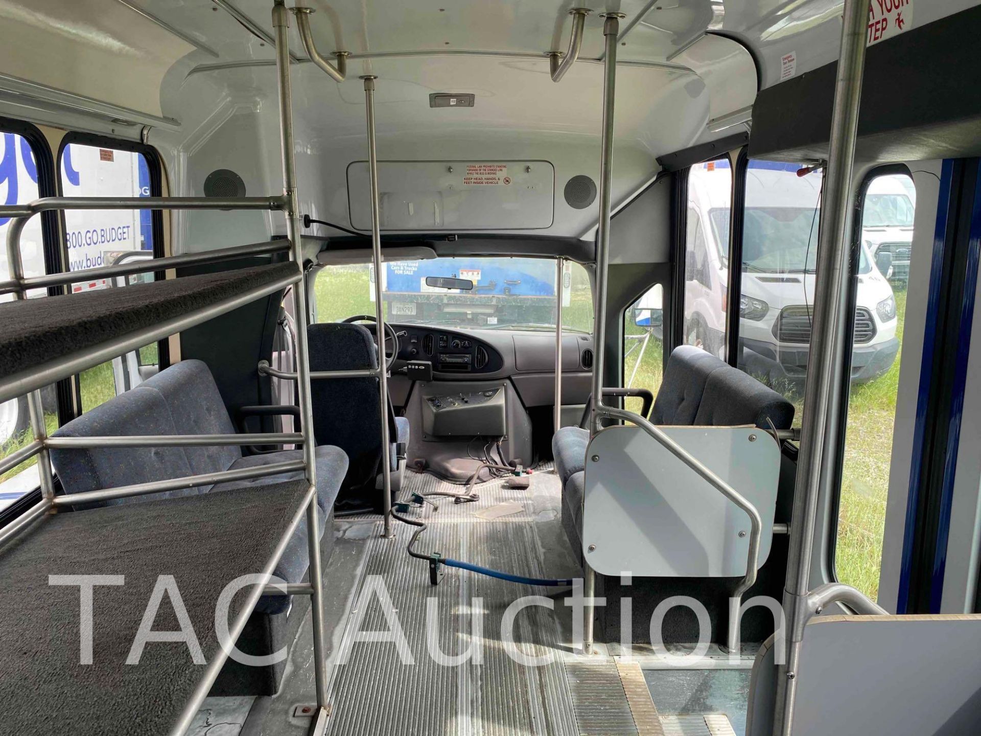 2002 Ford E-450 13 Passenger Bus - Image 23 of 47