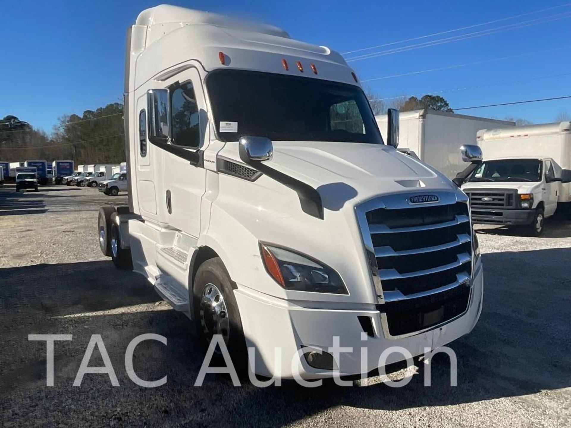 2019 Freightliner Cascadia Sleeper Truck - Image 3 of 64