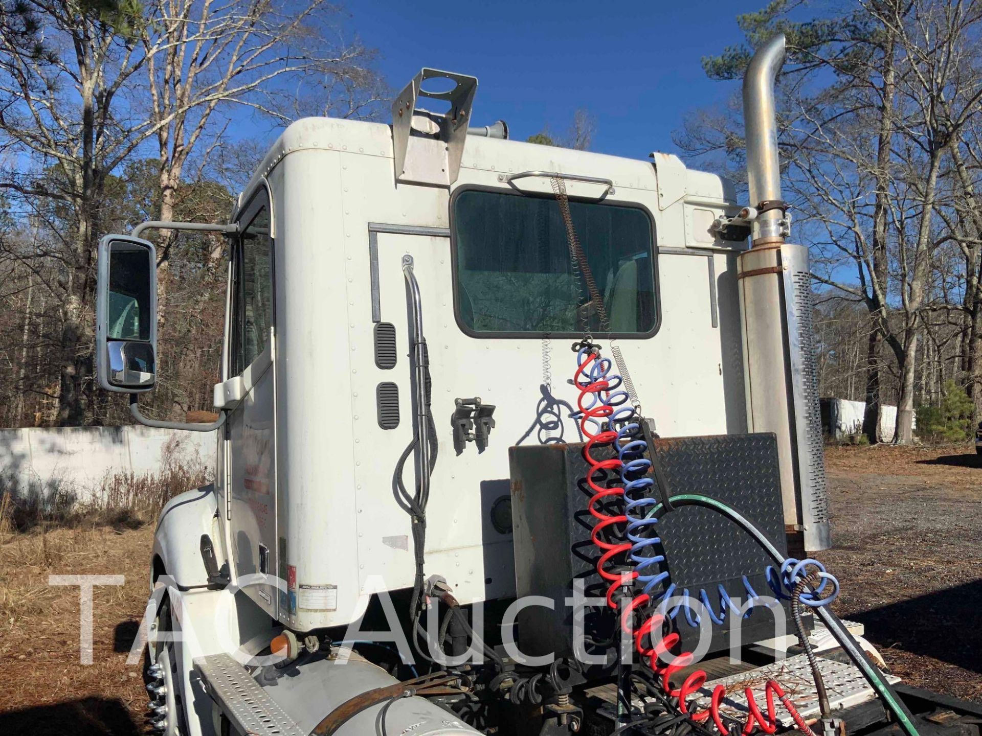 2007 Freightliner Columbia Day Cab - Image 18 of 86