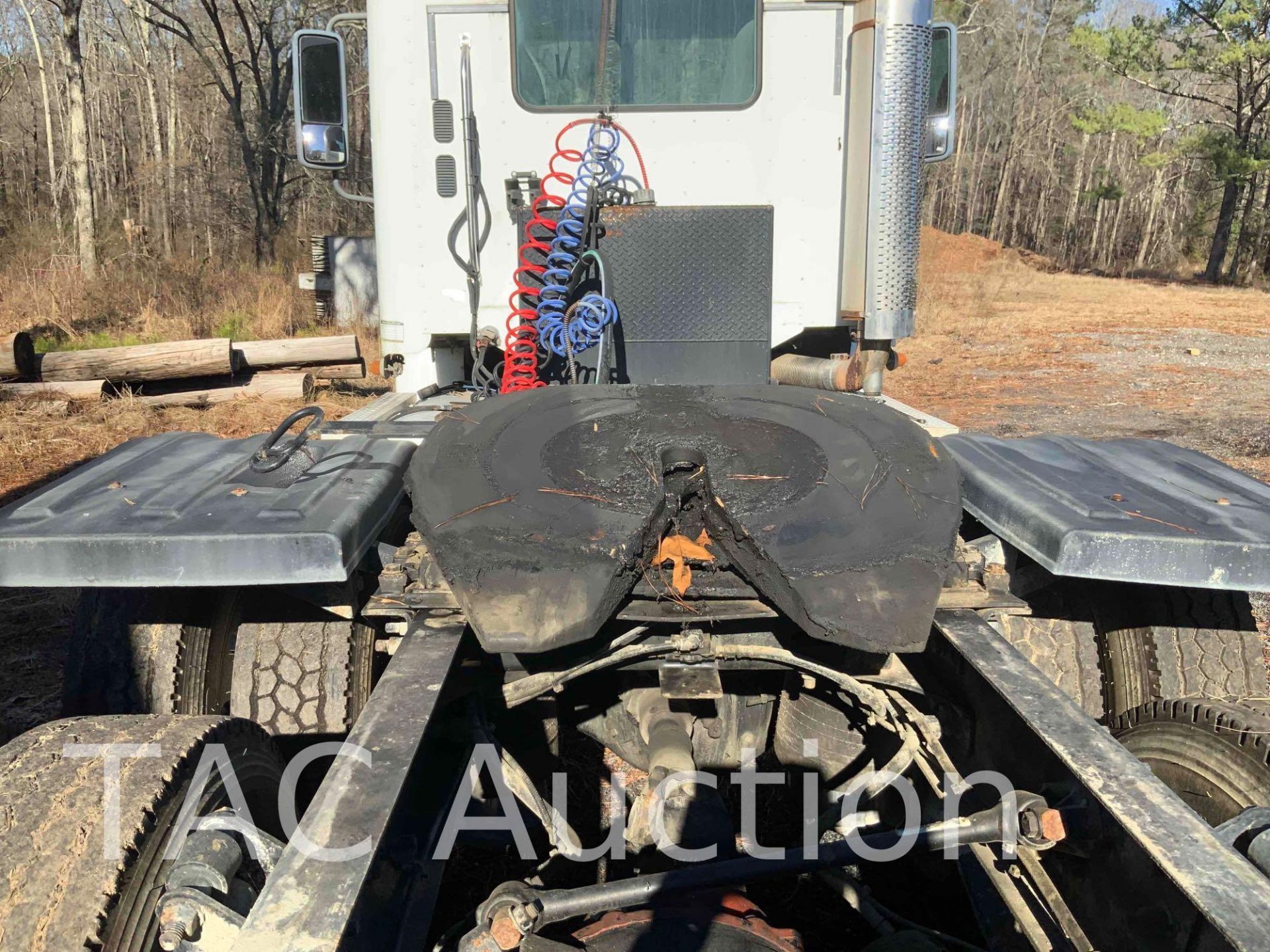 2007 Freightliner Columbia Day Cab - Image 24 of 86