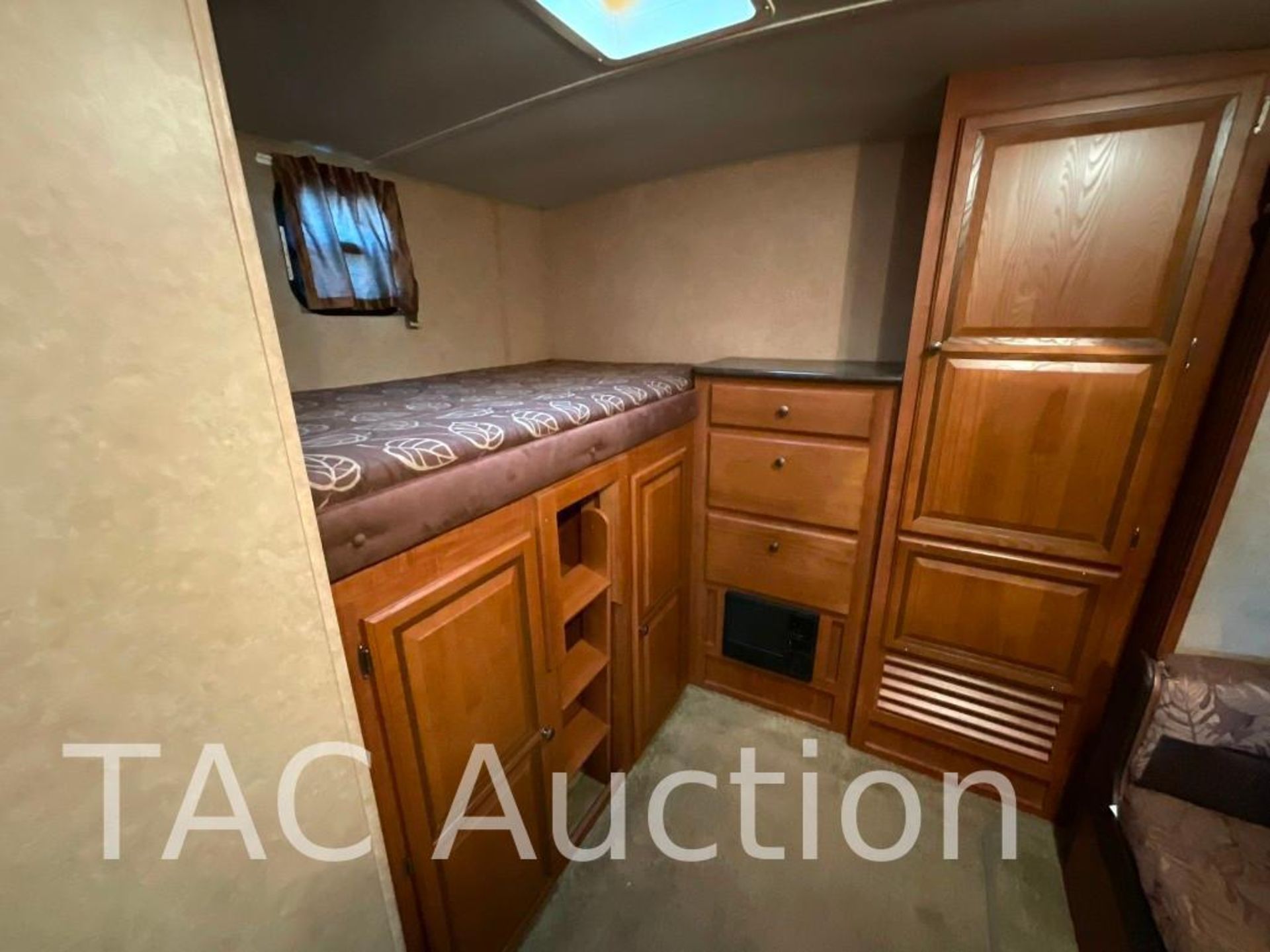 2013 Jayco Eagle 334RBTS 34ft Pull Behind Camper - Image 45 of 72