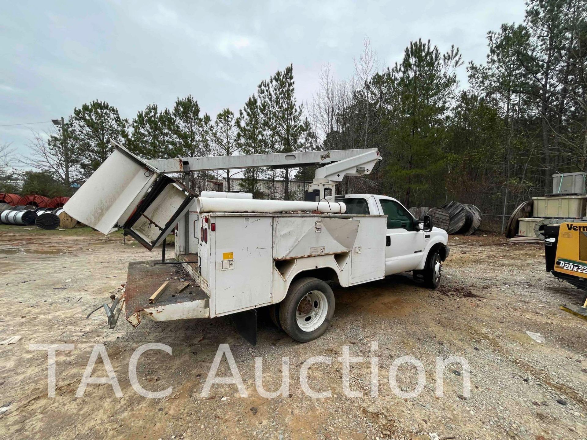 2000 Ford F450 Super Duty Bucket Truck - Image 7 of 68