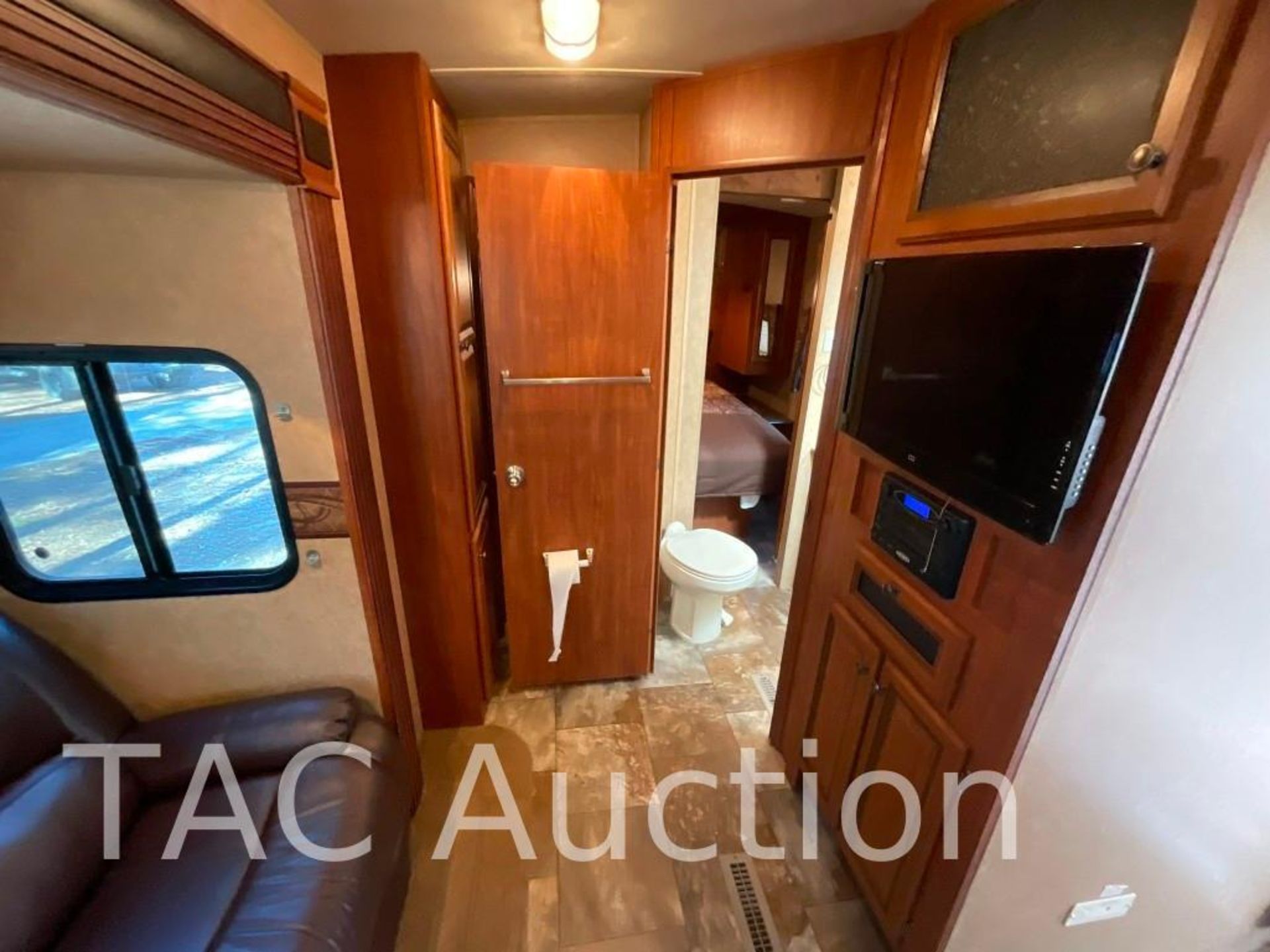 2013 Jayco Eagle 334RBTS 34ft Pull Behind Camper - Image 24 of 72