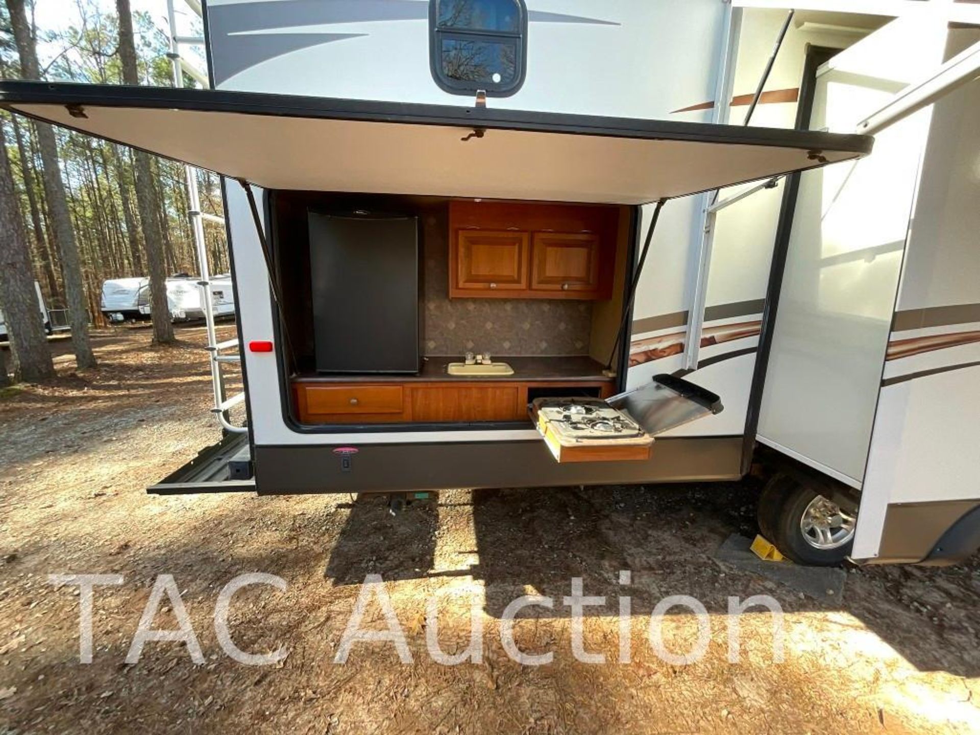 2013 Jayco Eagle 334RBTS 34ft Pull Behind Camper - Image 14 of 72