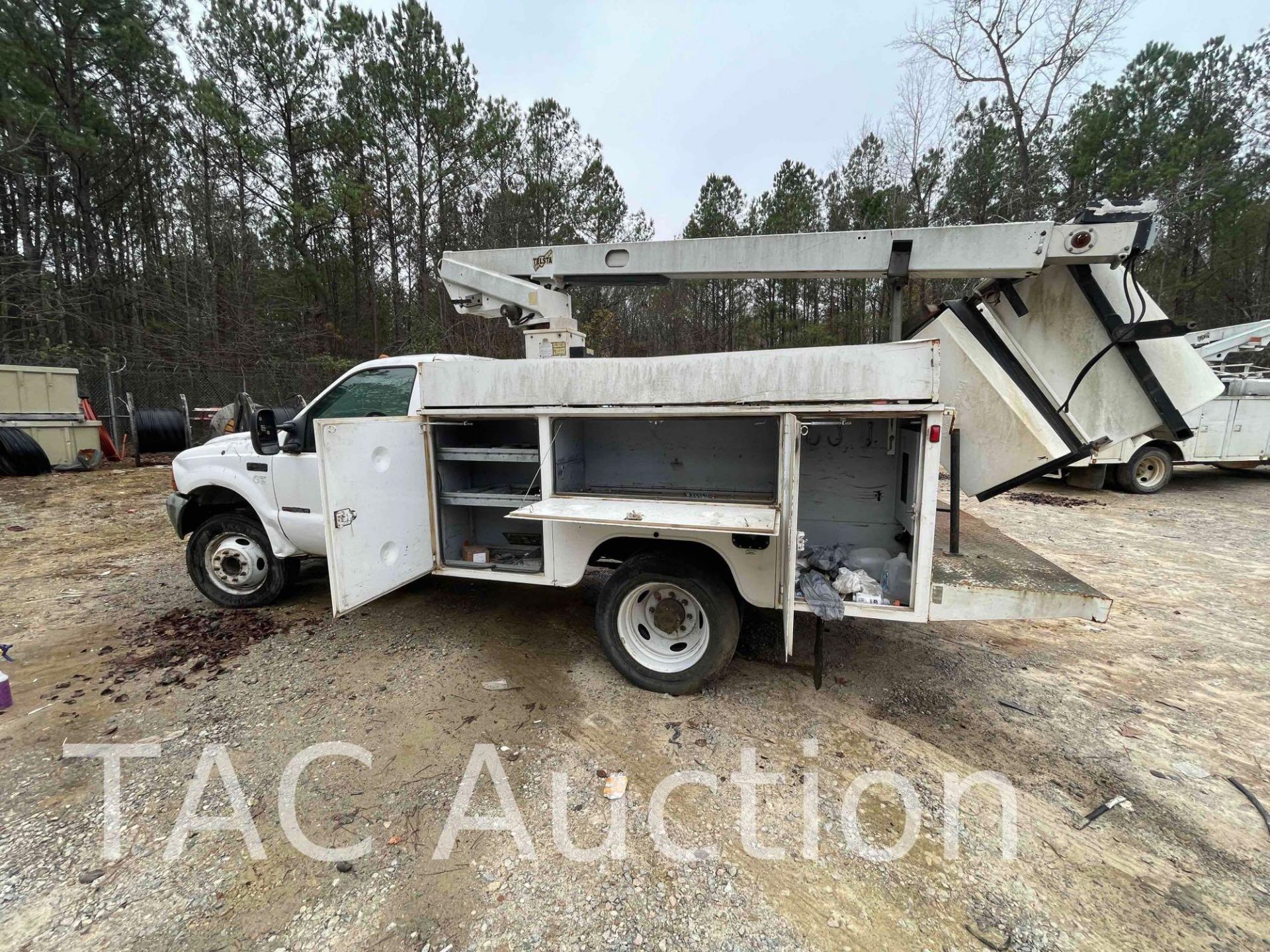 2000 Ford F450 Super Duty Bucket Truck - Image 9 of 68
