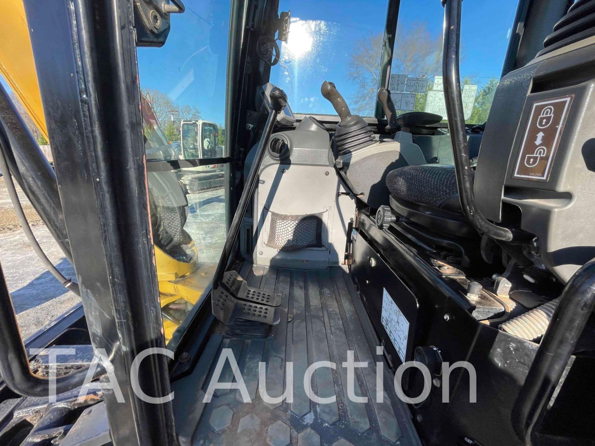 2016 Caterpillar 305 E2 Mini Excavator - Image 17 of 47