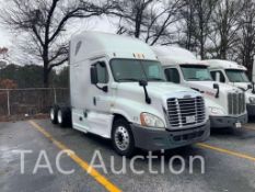 2014 Freightliner Cascadia Sleeper Truck