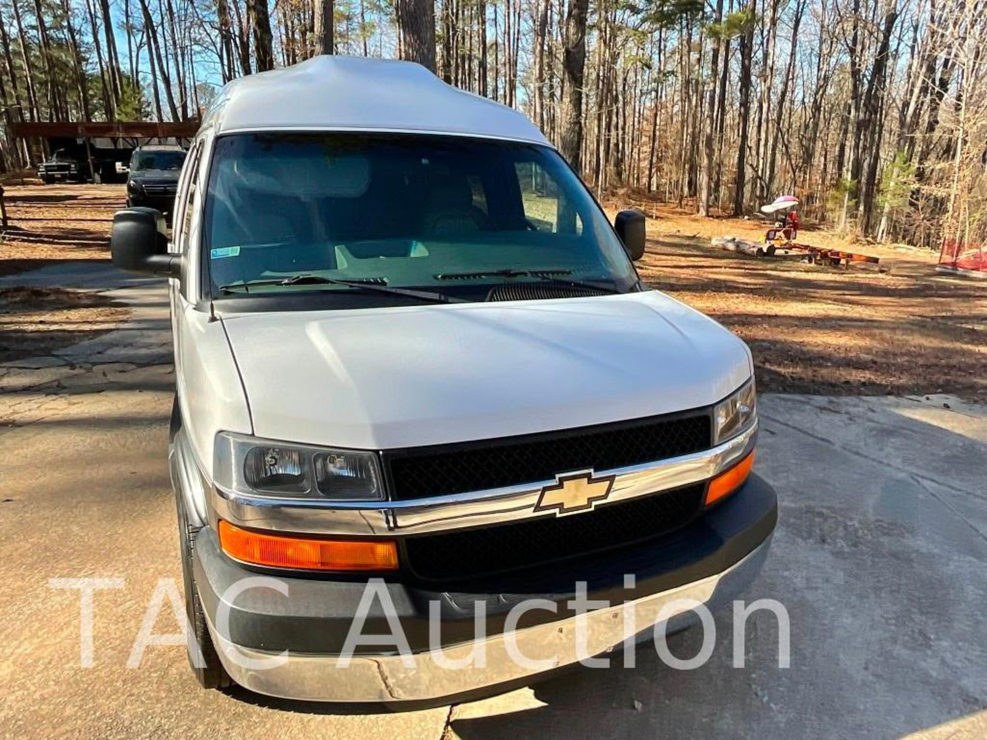 2004 Chevrolet Express 3500 (9) Passenger Conversion Van