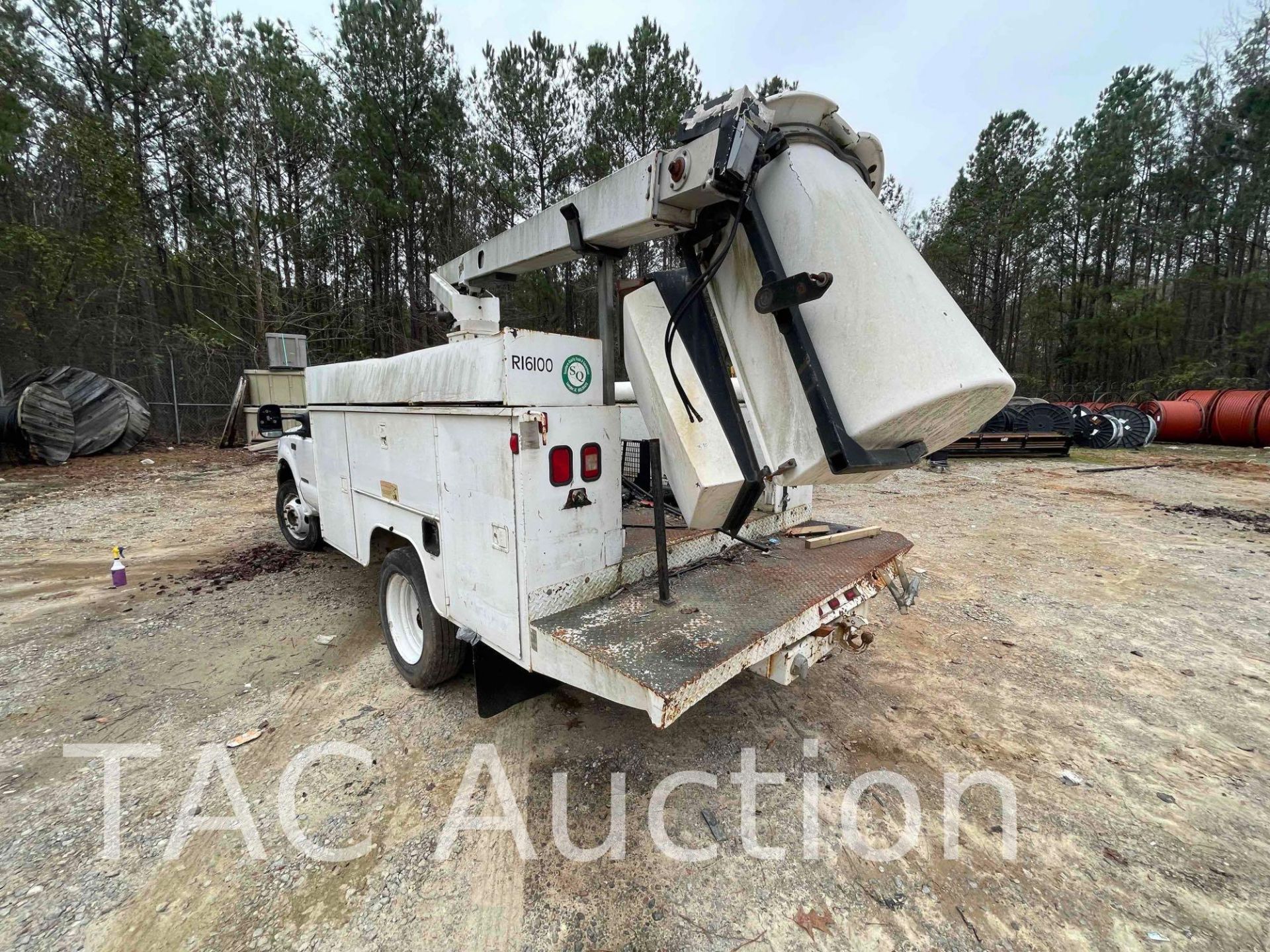 2000 Ford F450 Super Duty Bucket Truck - Image 6 of 68