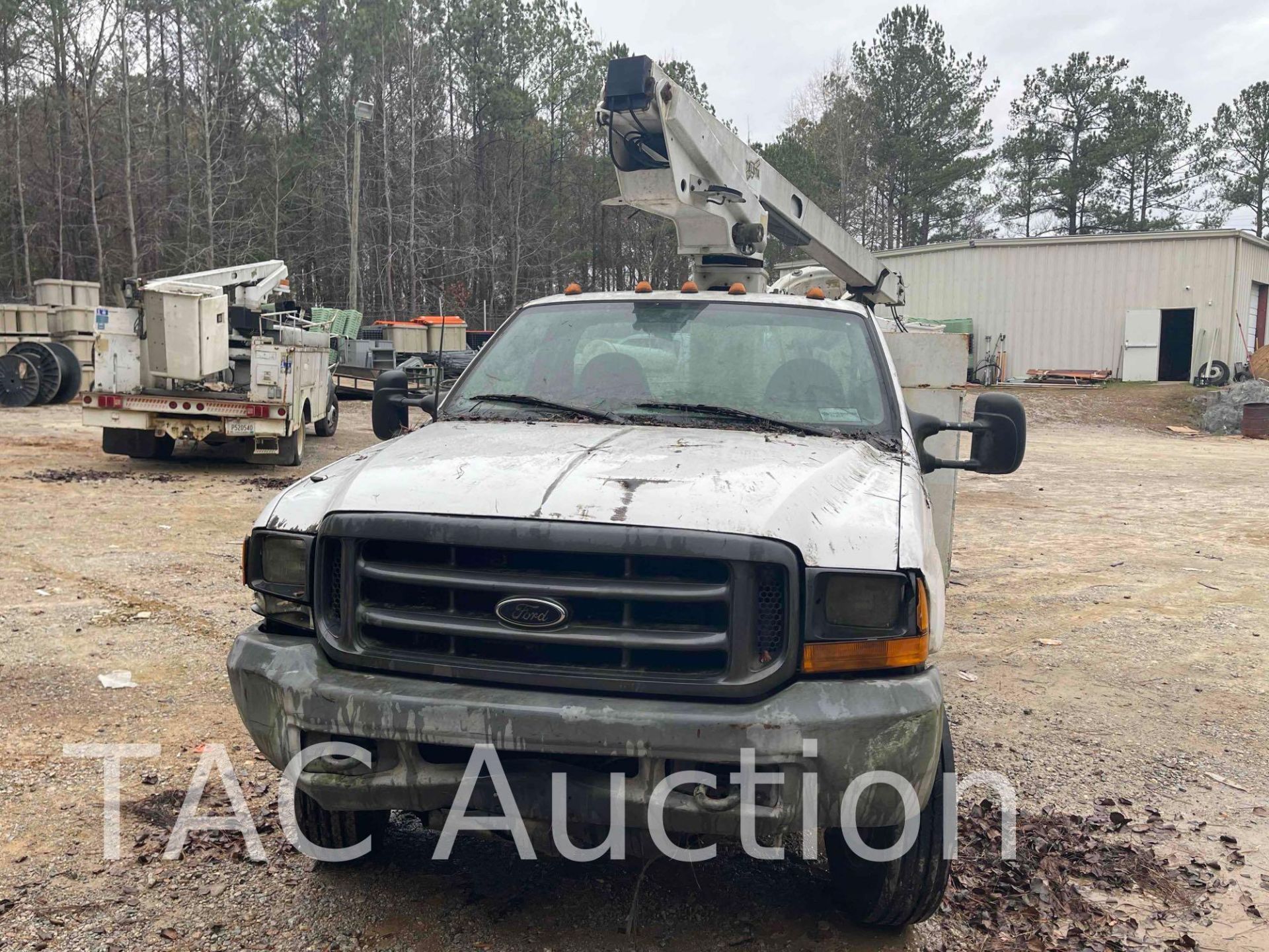 2000 Ford F450 Super Duty Bucket Truck - Image 2 of 68