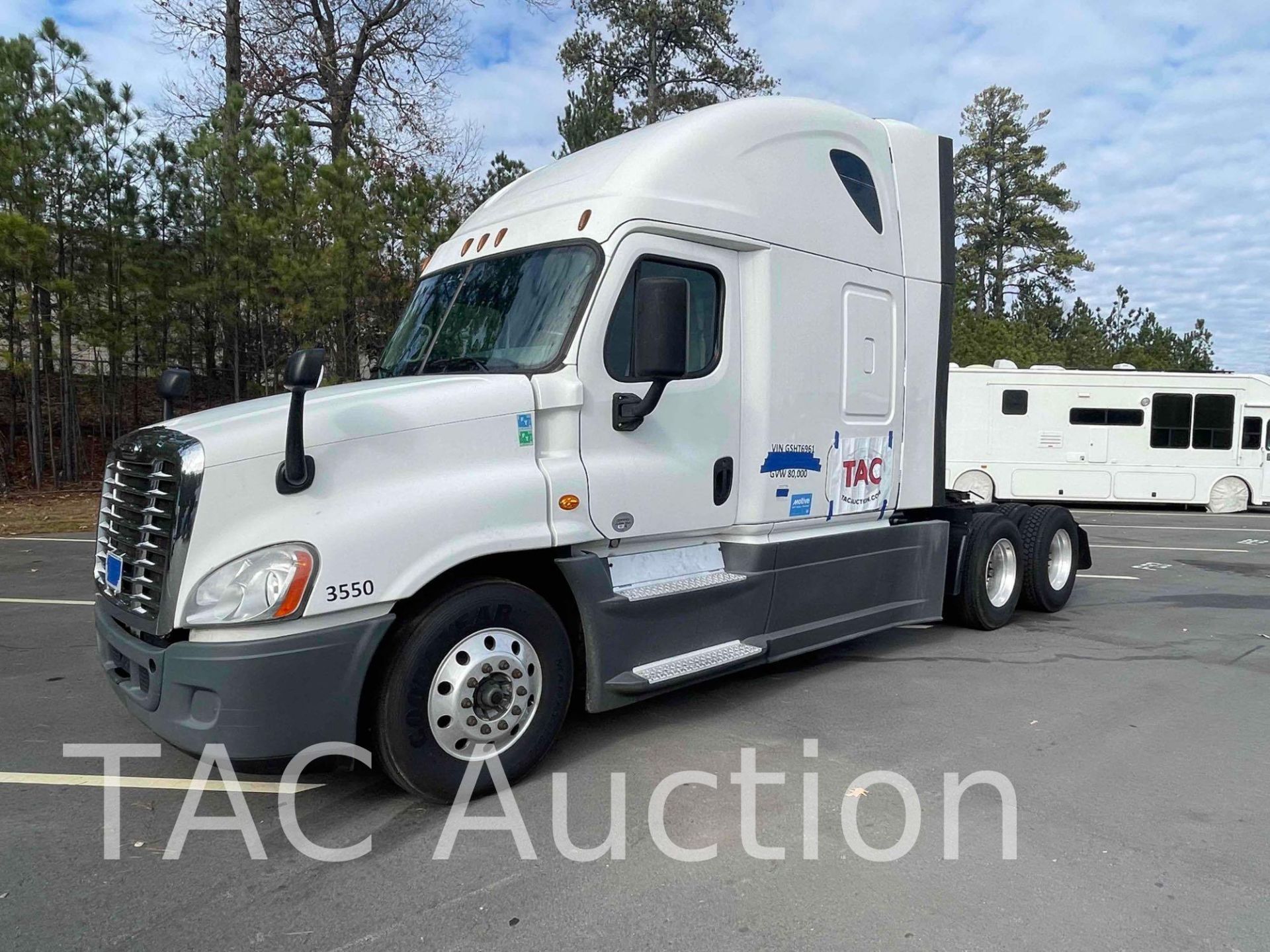 2016 Freightliner Cascadia 125 Sleeper Truck