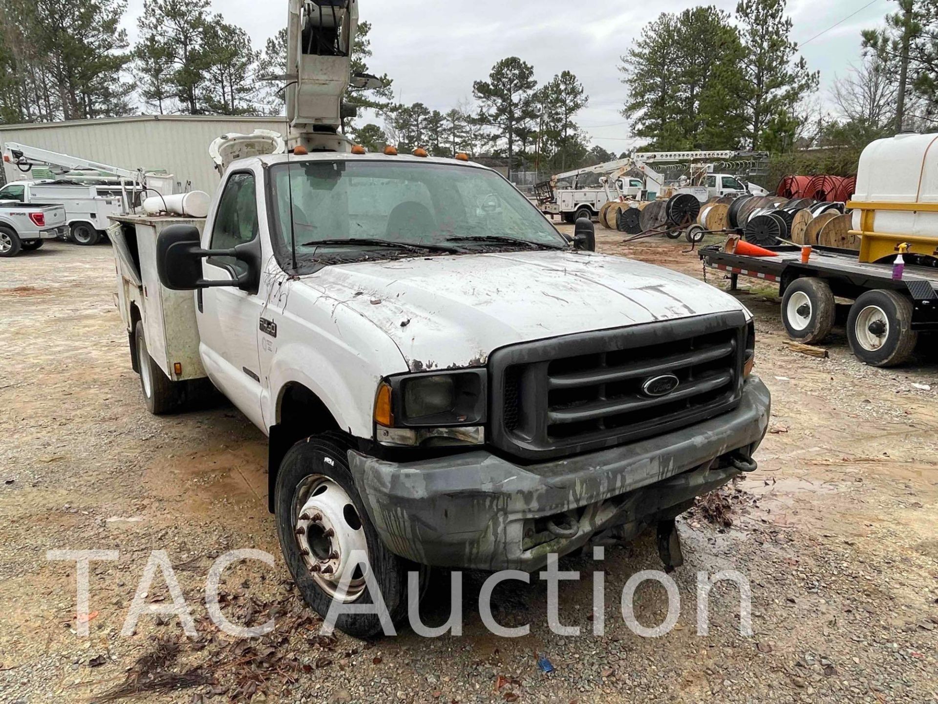 2000 Ford F450 Super Duty Bucket Truck - Image 3 of 68