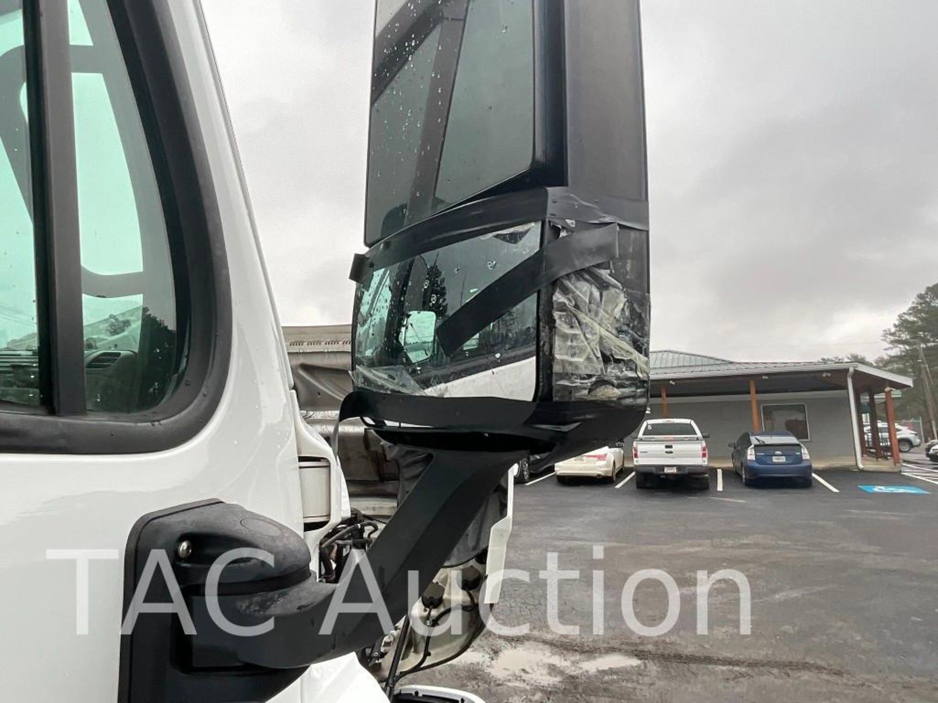 2018 Freightliner Cascadia 125 Day Cab - Image 27 of 56