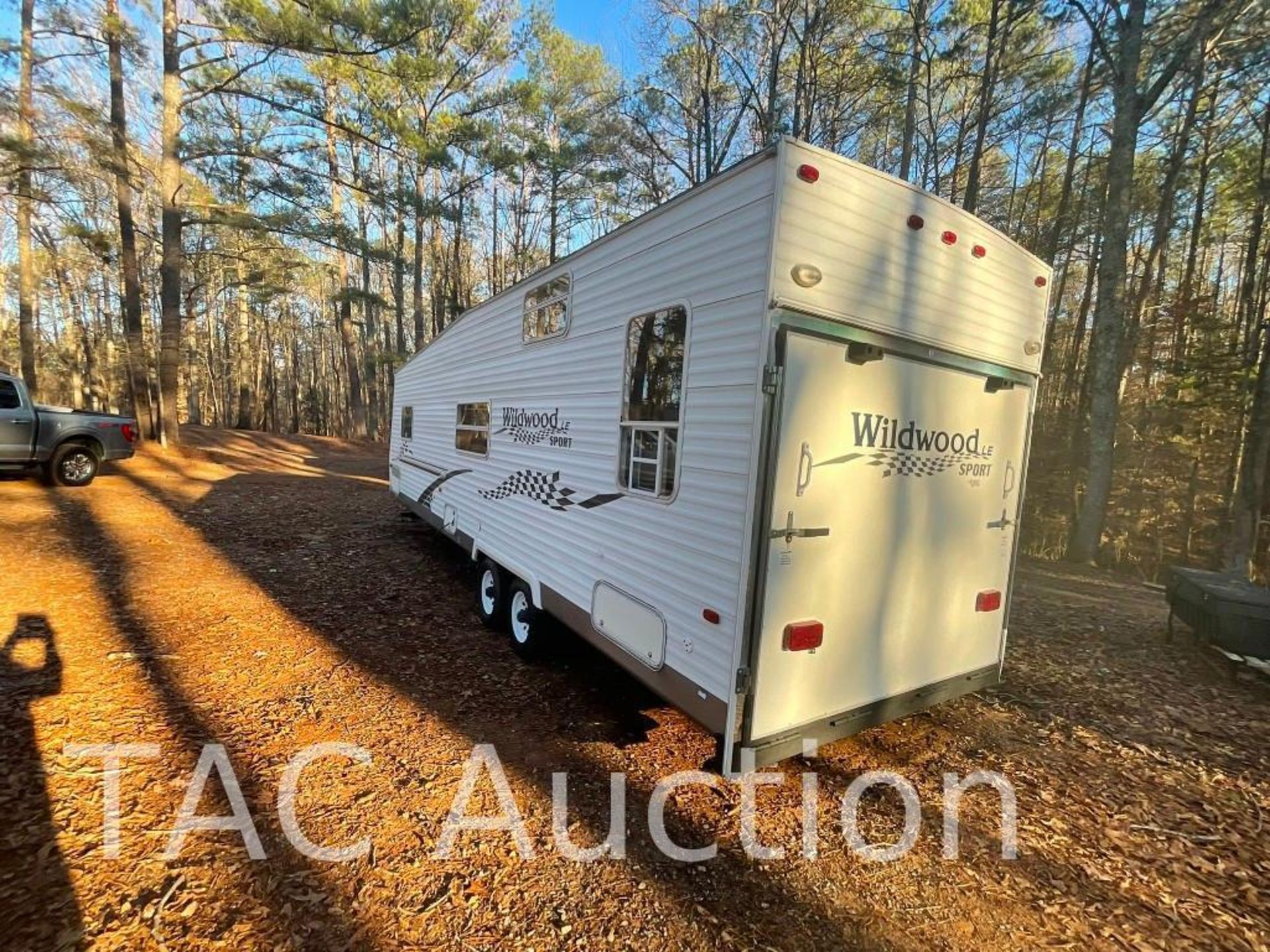 2005 Forest River Wildwood LE Sport 29ft Toy Hauler Camper - Image 3 of 35