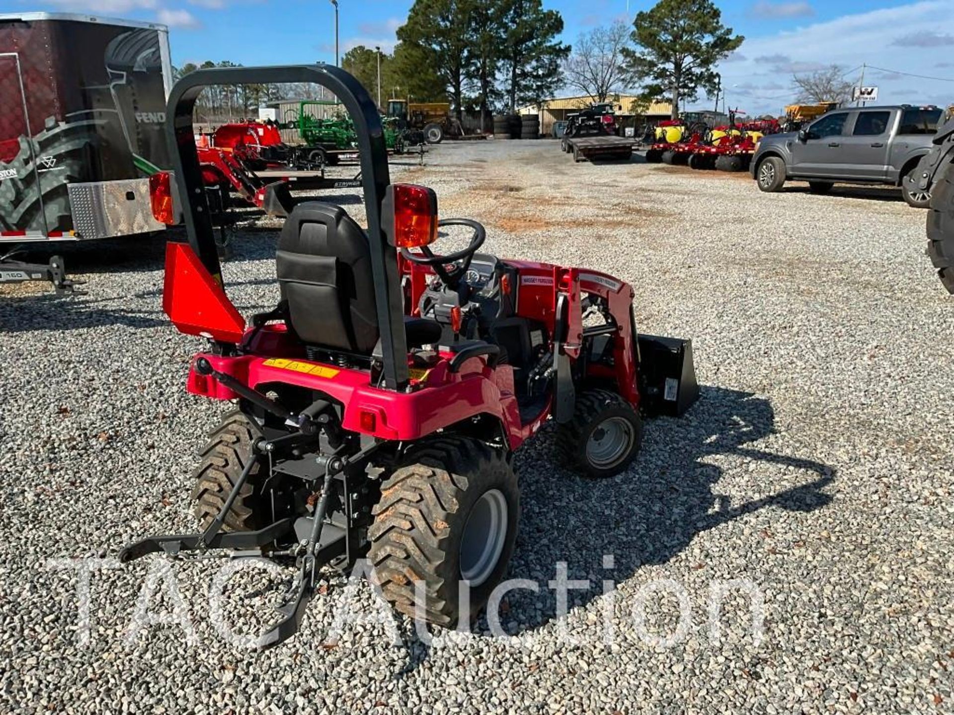 2021 Massey Ferguson GC1723E 4x4 Tractor W/ Front Loader - Image 5 of 36