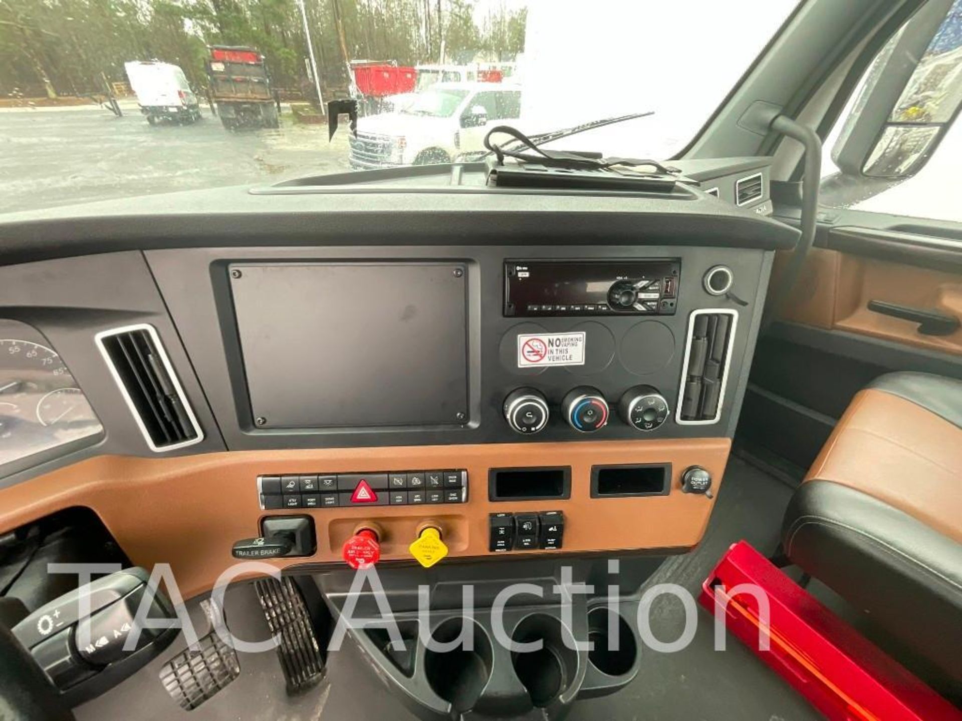 2019 Freightliner Cascadia Day Cab - Image 23 of 59