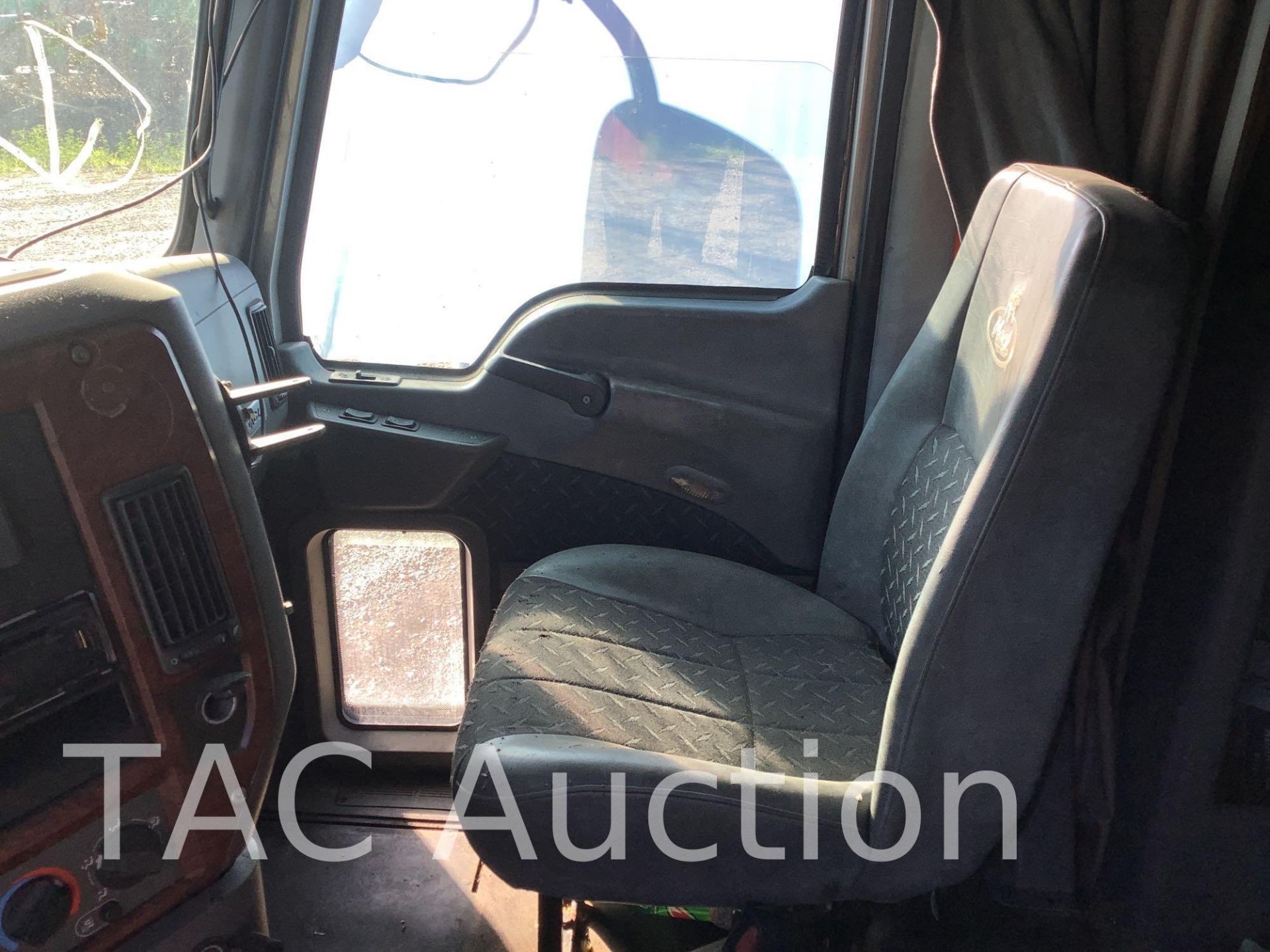 Cab Only - 2011 Mack CXU613 Sleeper Cab - Image 11 of 18