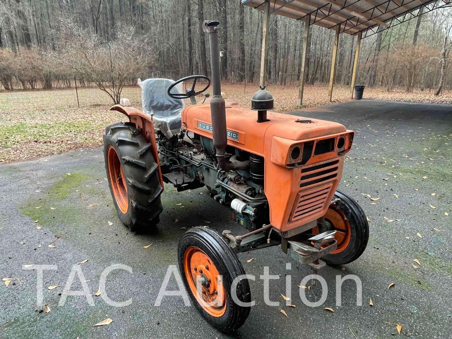 Kubota 210L Tractor - Image 3 of 41