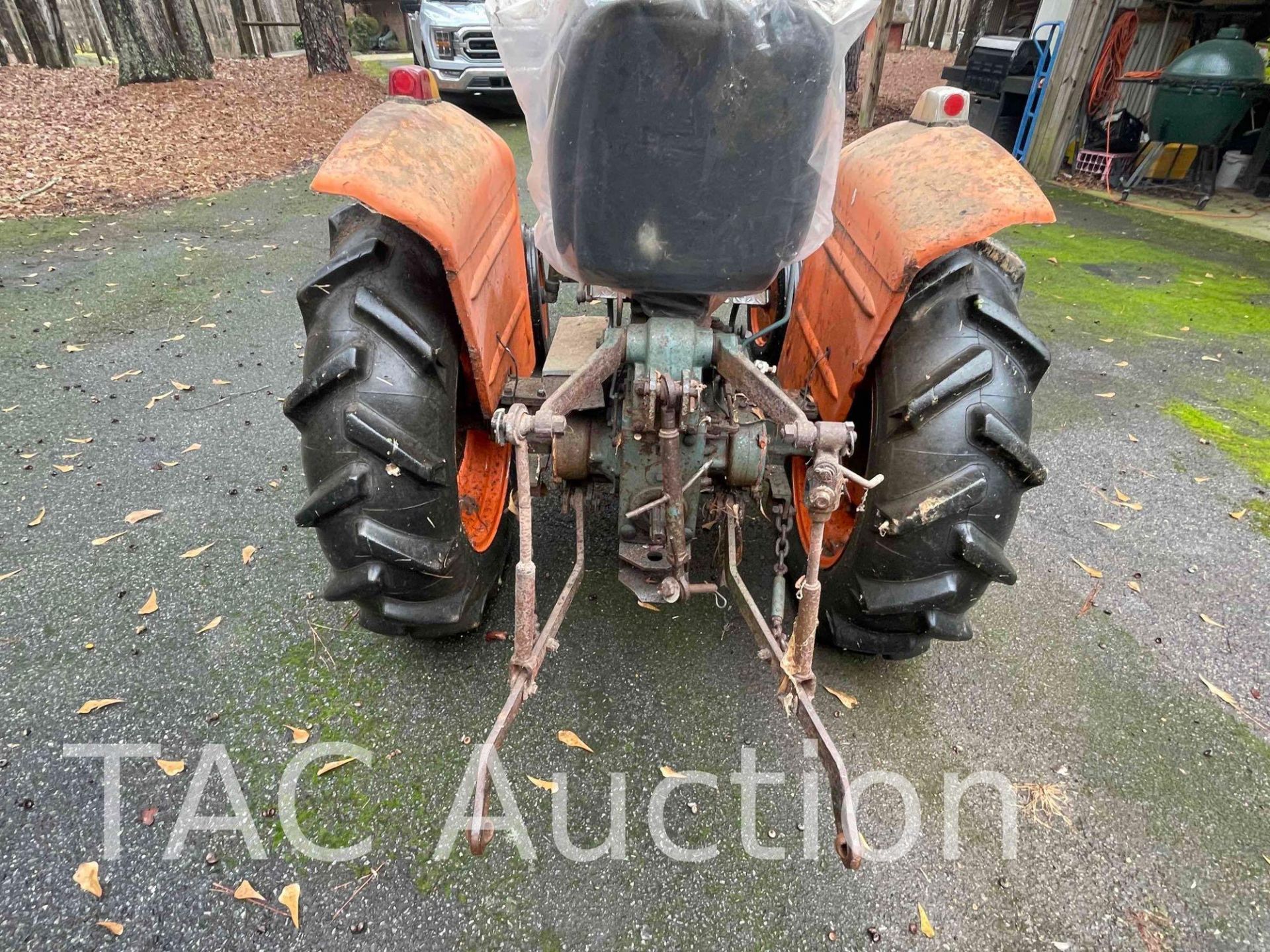 Kubota 210L Tractor - Image 9 of 41