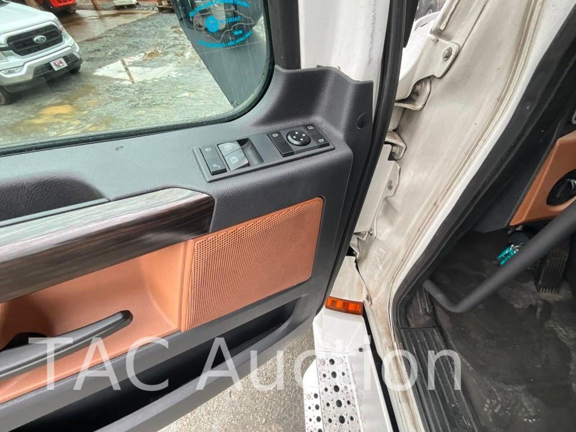 2019 Freightliner Cascadia Day Cab - Image 11 of 54
