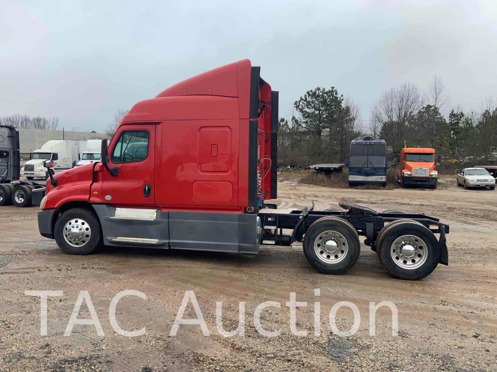 2014 Freightliner Cascadia Sleeper Truck - Image 7 of 52