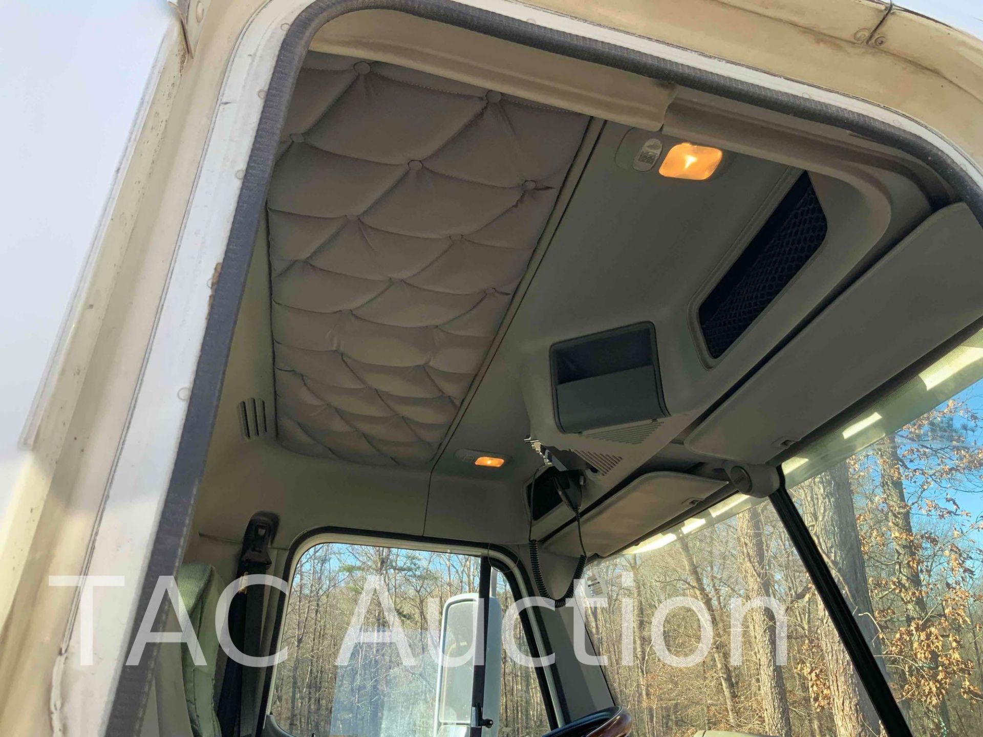 2007 Freightliner Columbia Day Cab - Image 57 of 86