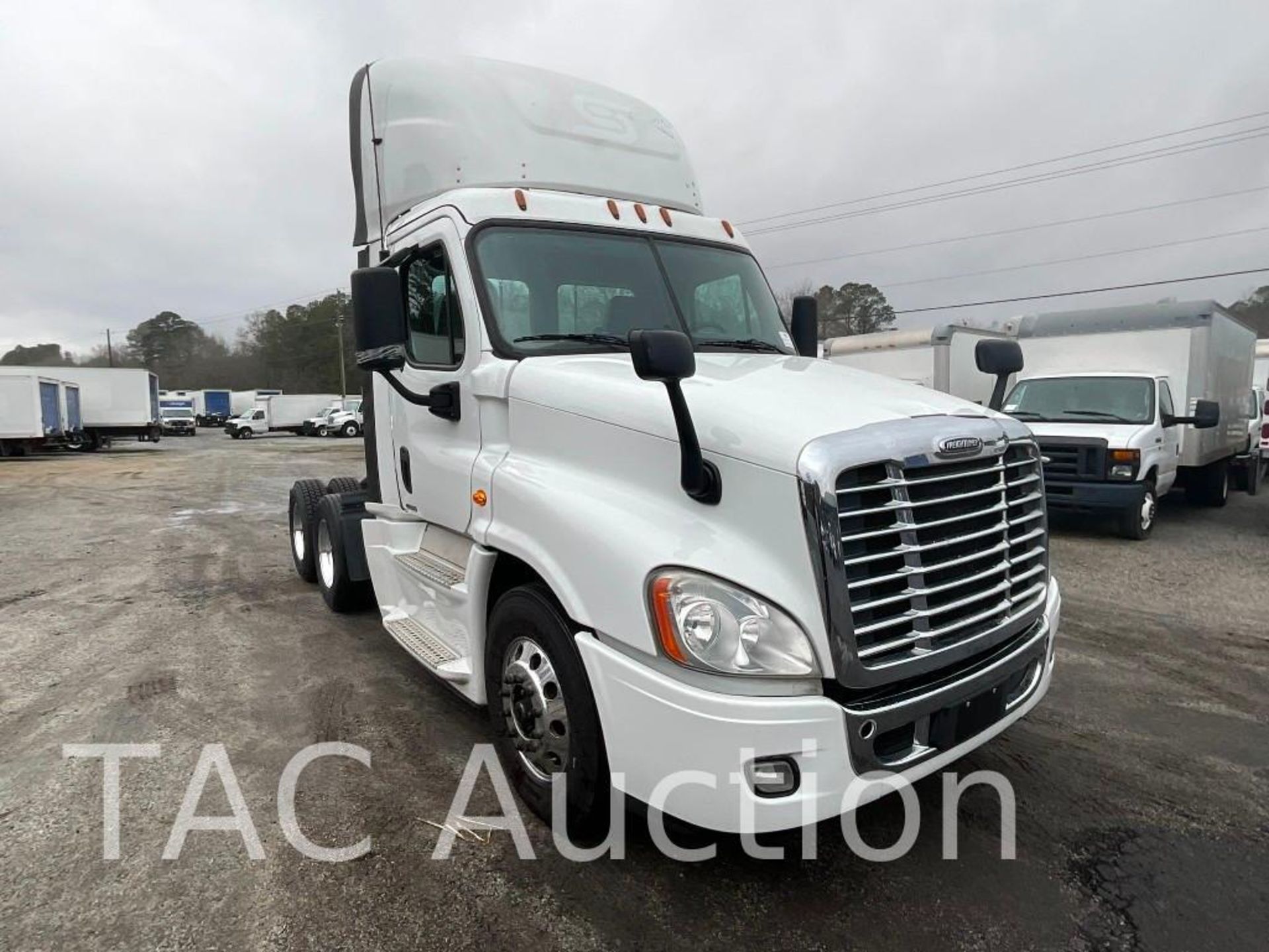 2018 Freightliner Cascadia 125 Day Cab - Image 3 of 56