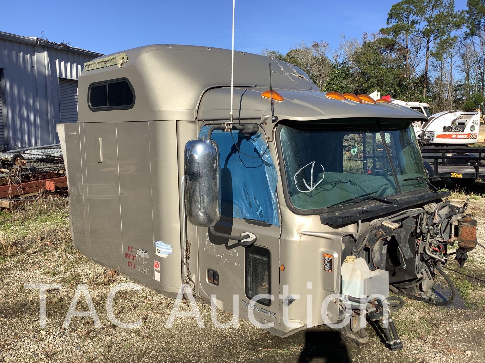 Cab Only - 2011 Mack CXU613 Sleeper Cab - Image 3 of 18