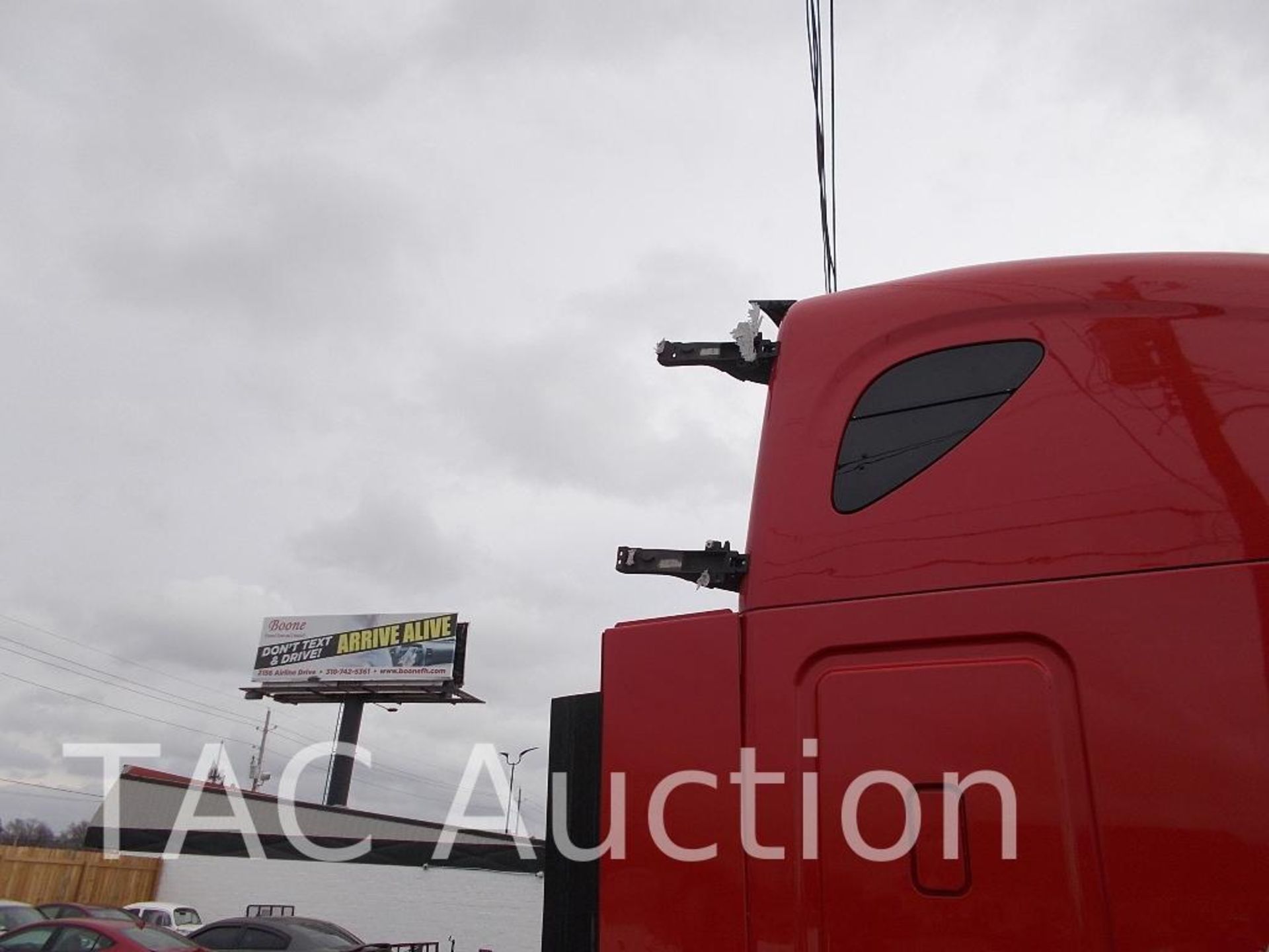 2014 Freightliner Cascadia Sleeper Truck - Image 28 of 66