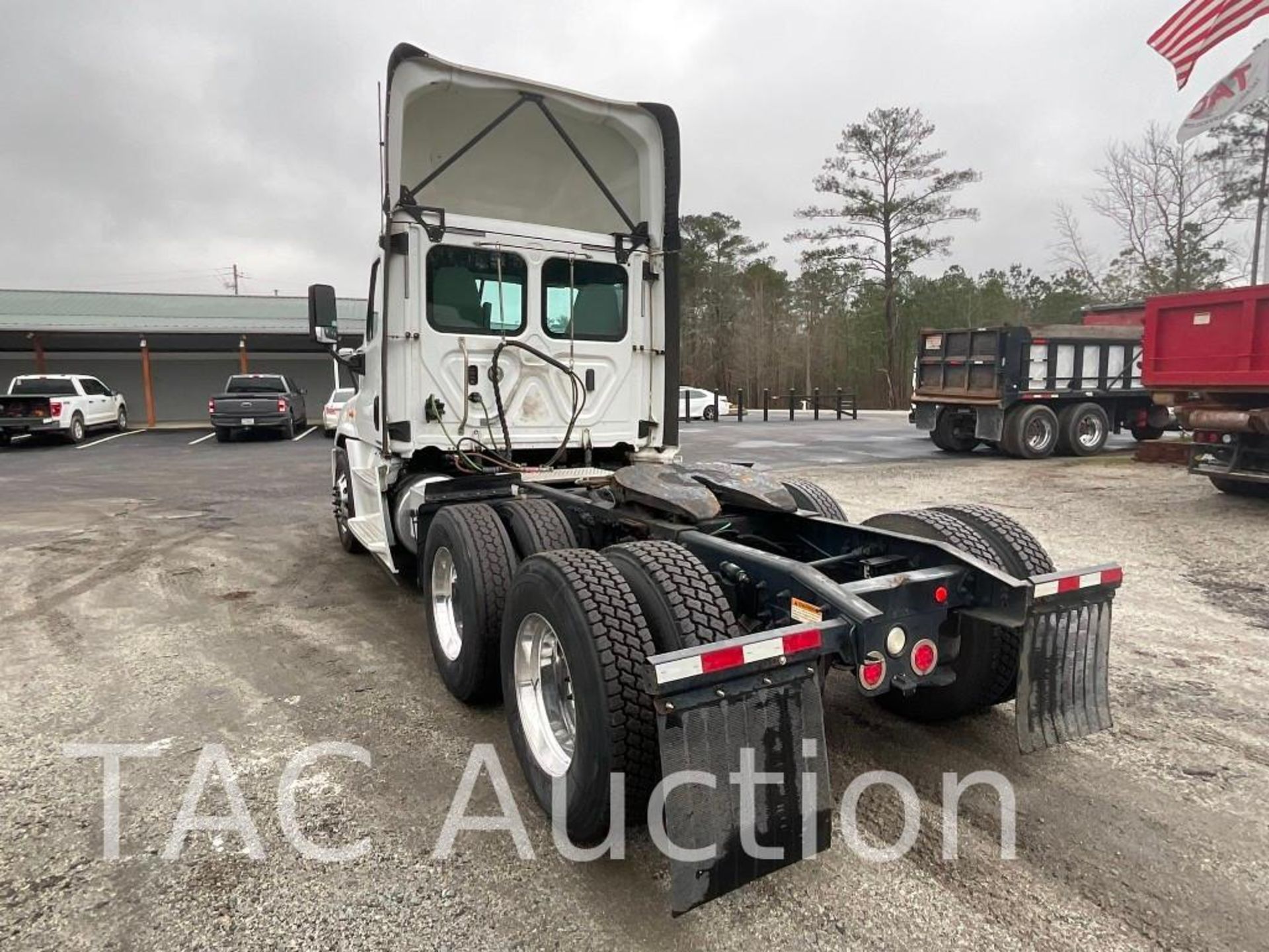 2018 Freightliner Cascadia 125 Day Cab - Image 7 of 56