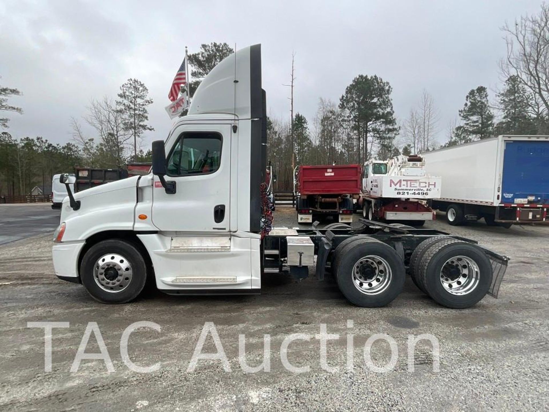 2018 Freightliner Cascadia 125 Day Cab - Image 8 of 58