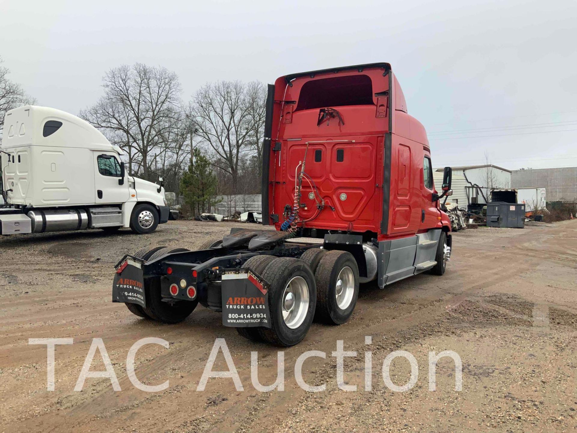 2014 Freightliner Cascadia Sleeper Truck - Image 5 of 52