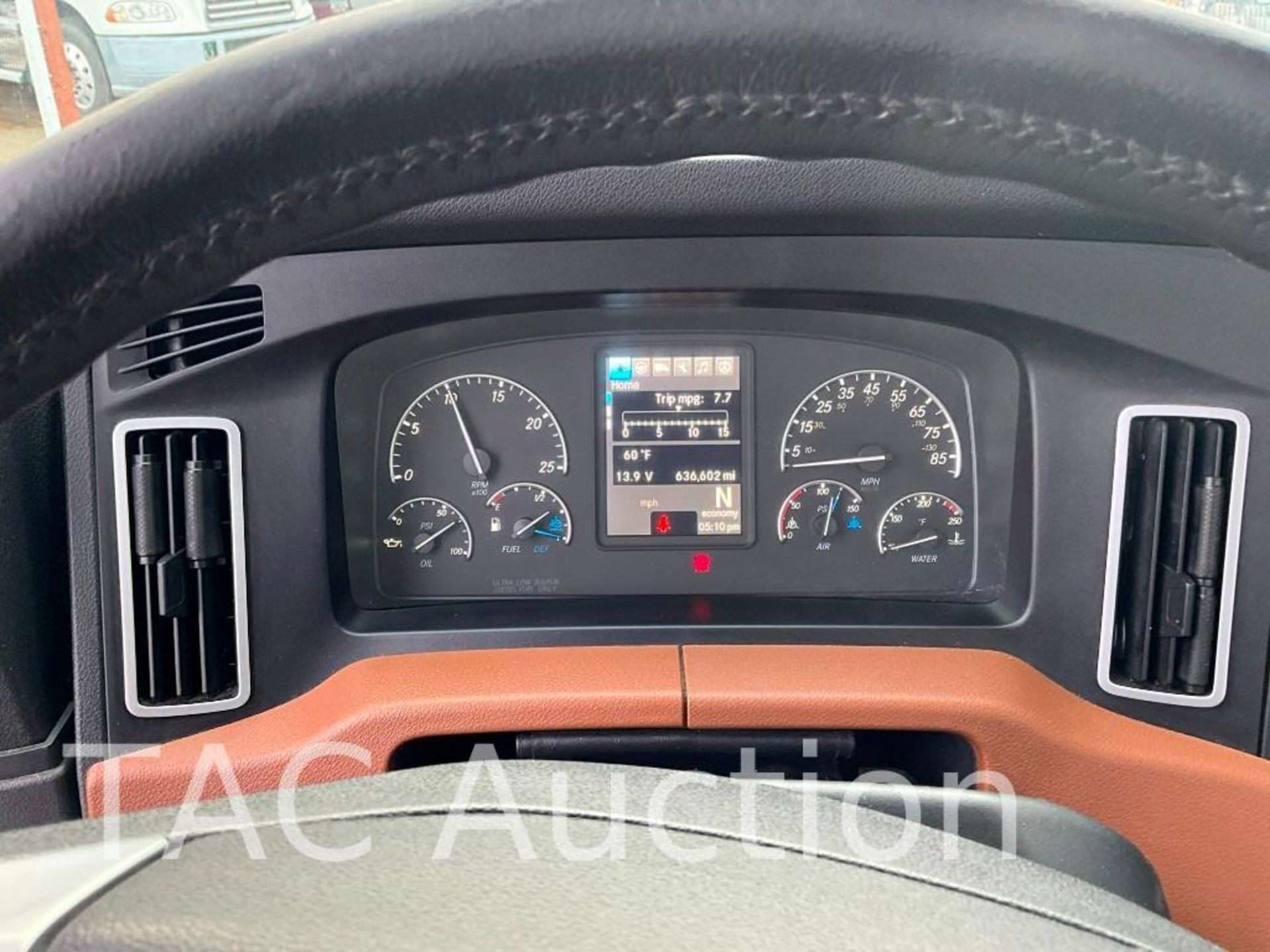 2019 Freightliner Cascadia Day Cab - Image 21 of 59