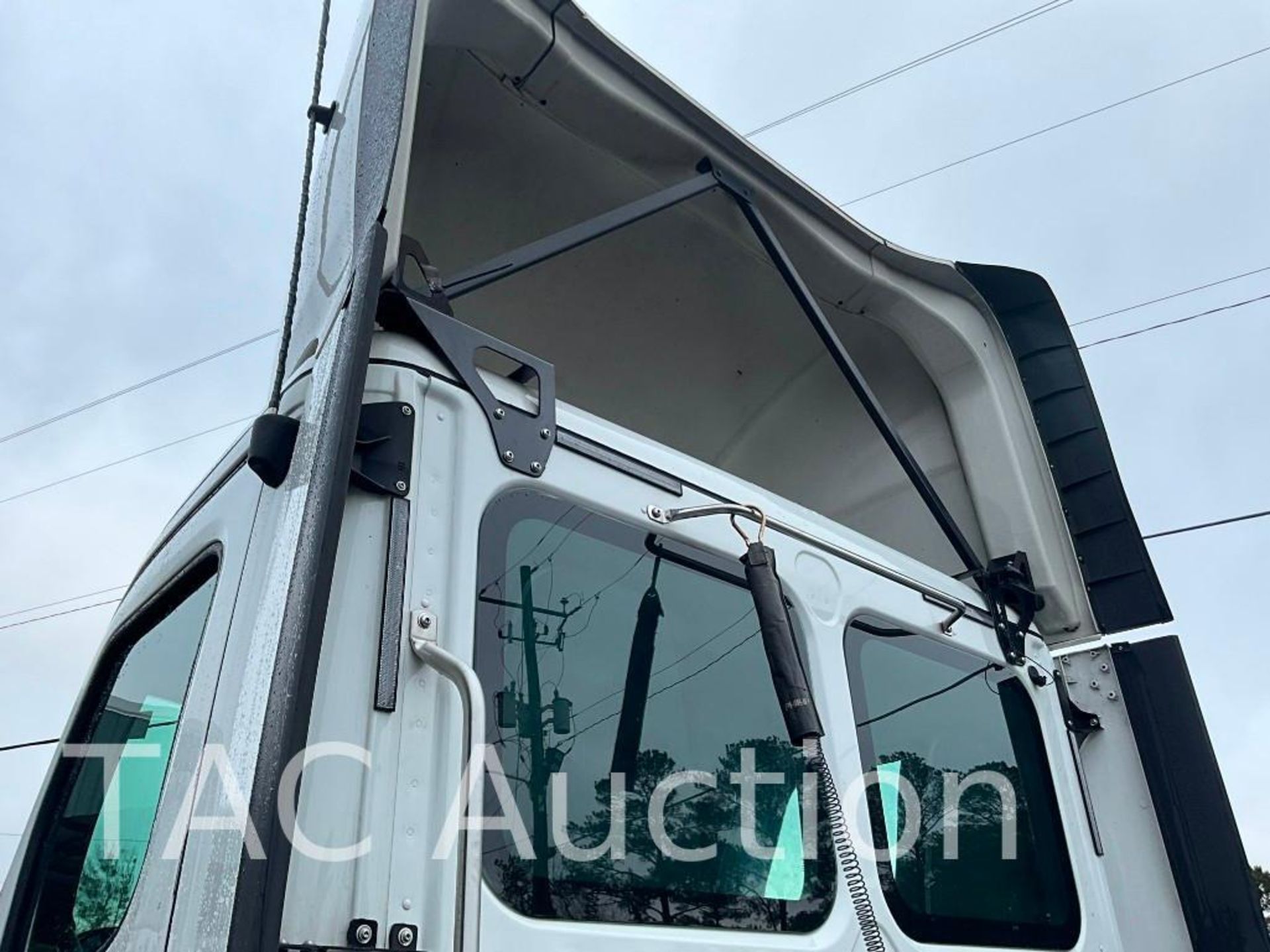 2019 Freightliner Cascadia Day Cab - Image 9 of 59