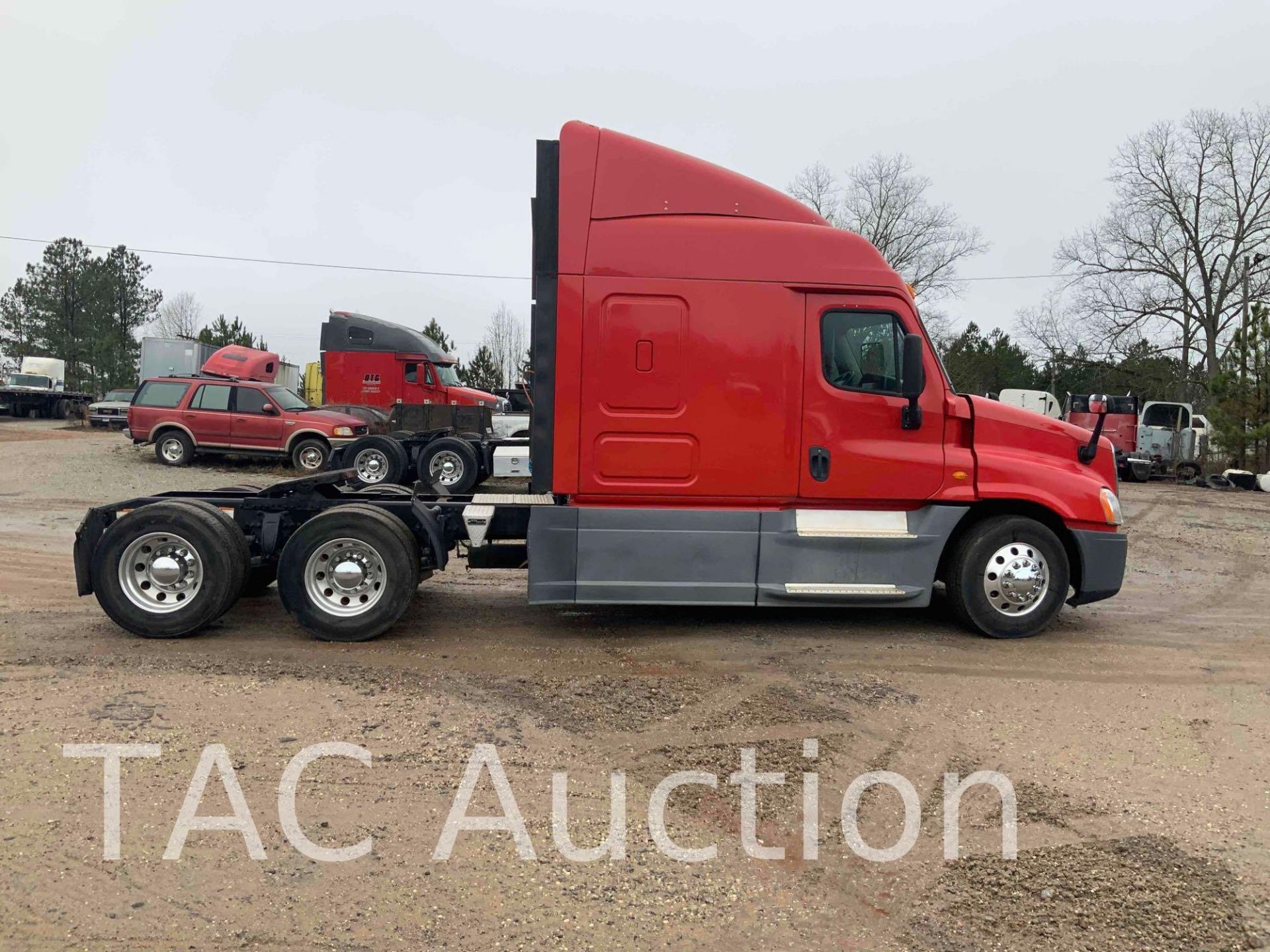 2014 Freightliner Cascadia Sleeper Truck - Image 4 of 52