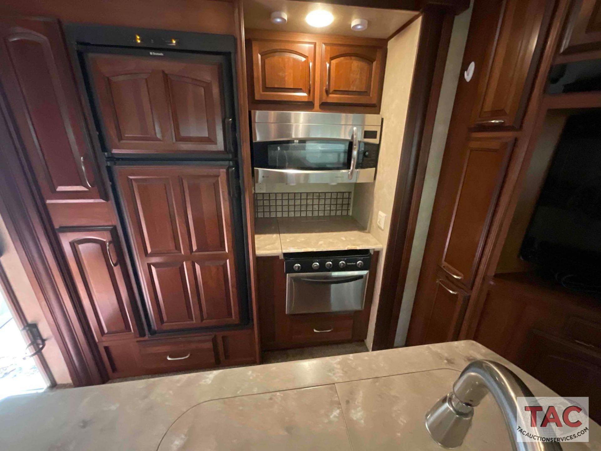 2013 Palominio Columbus 385BH 38ft Fifth Wheel - Image 62 of 98