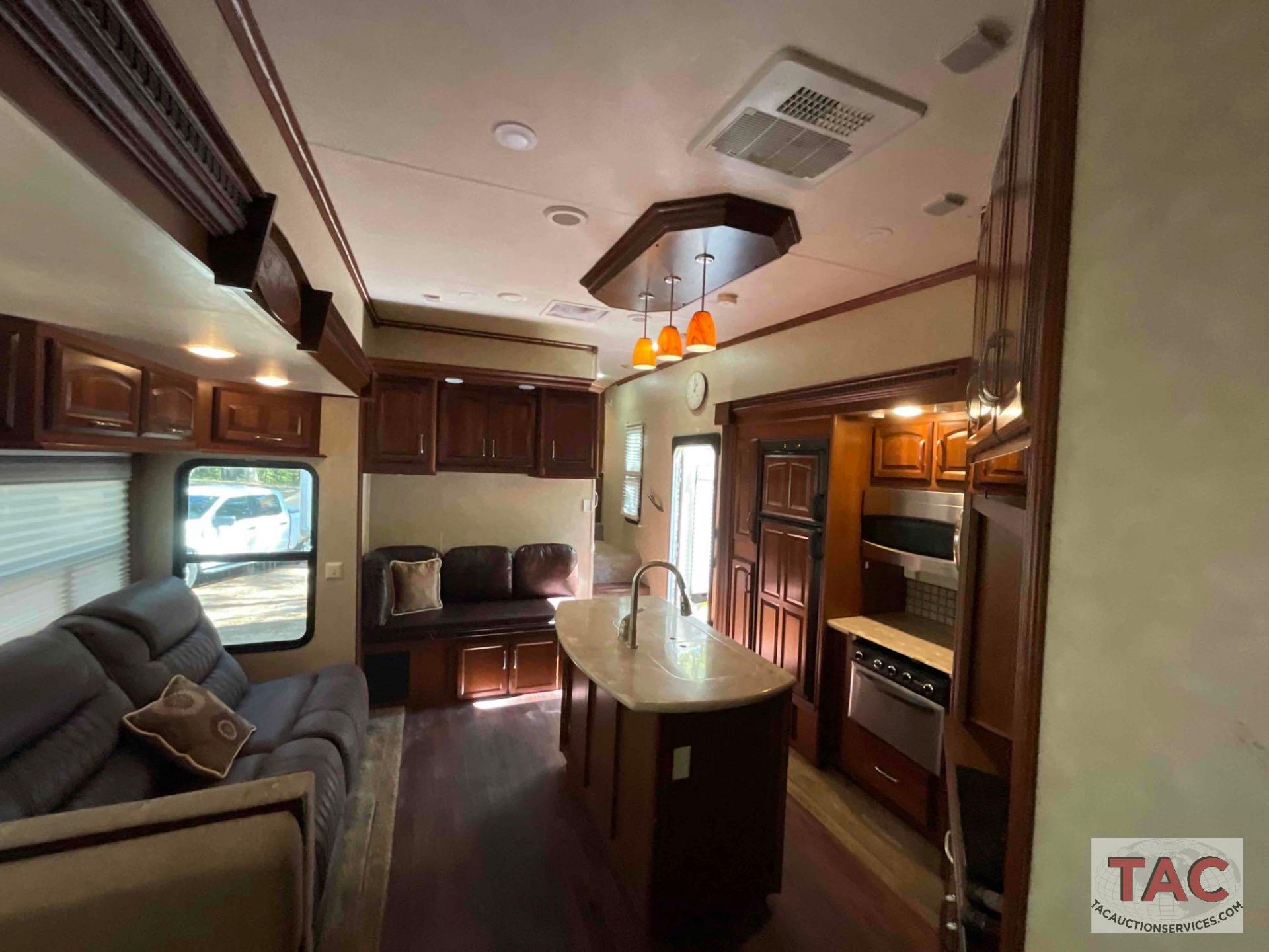 2013 Palominio Columbus 385BH 38ft Fifth Wheel - Image 58 of 98