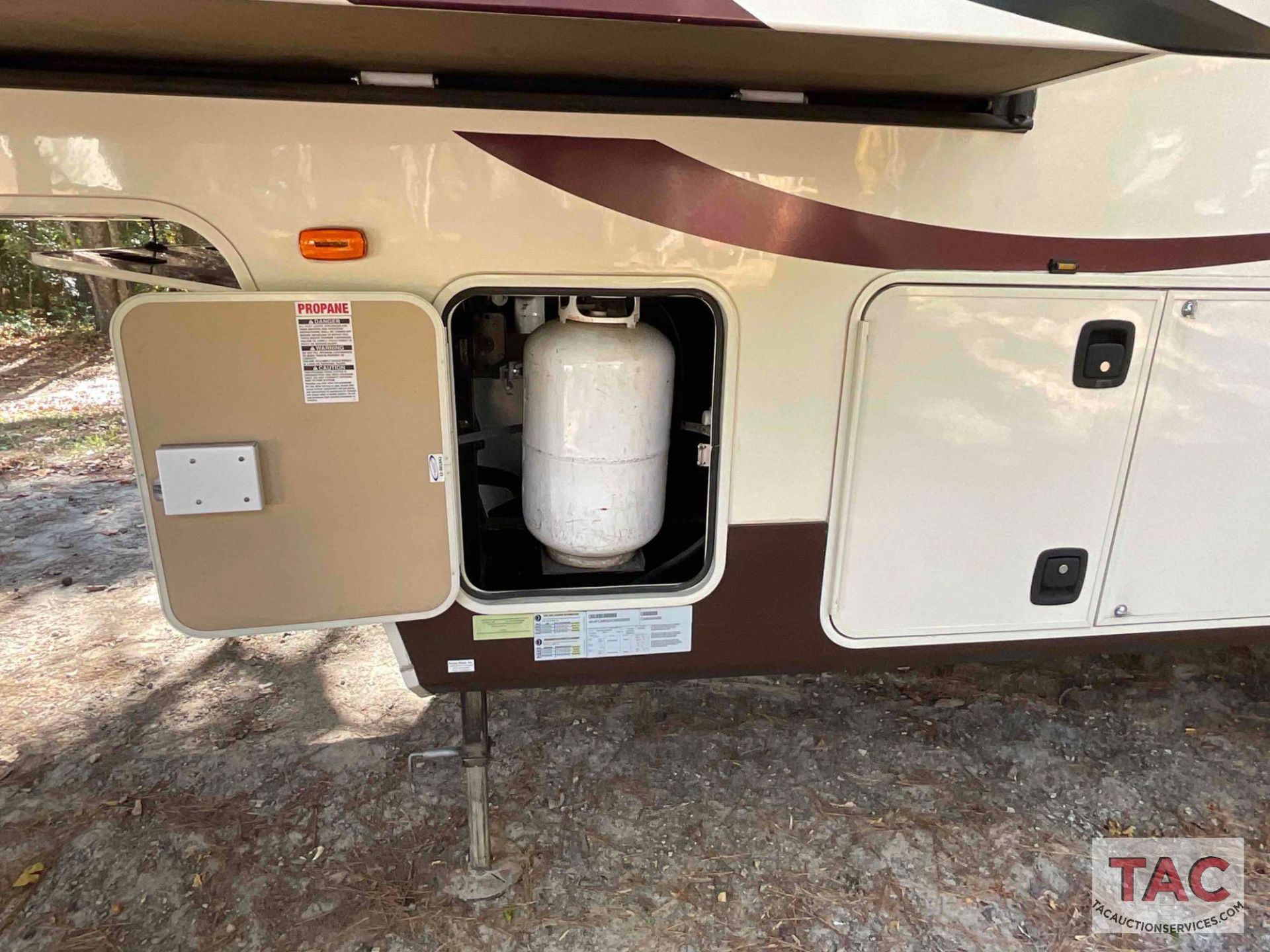 2013 Palominio Columbus 385BH 38ft Fifth Wheel - Image 93 of 98