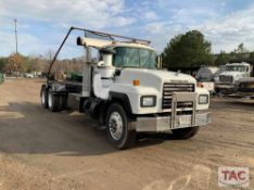 2001 Mack RD Roll Off Truck