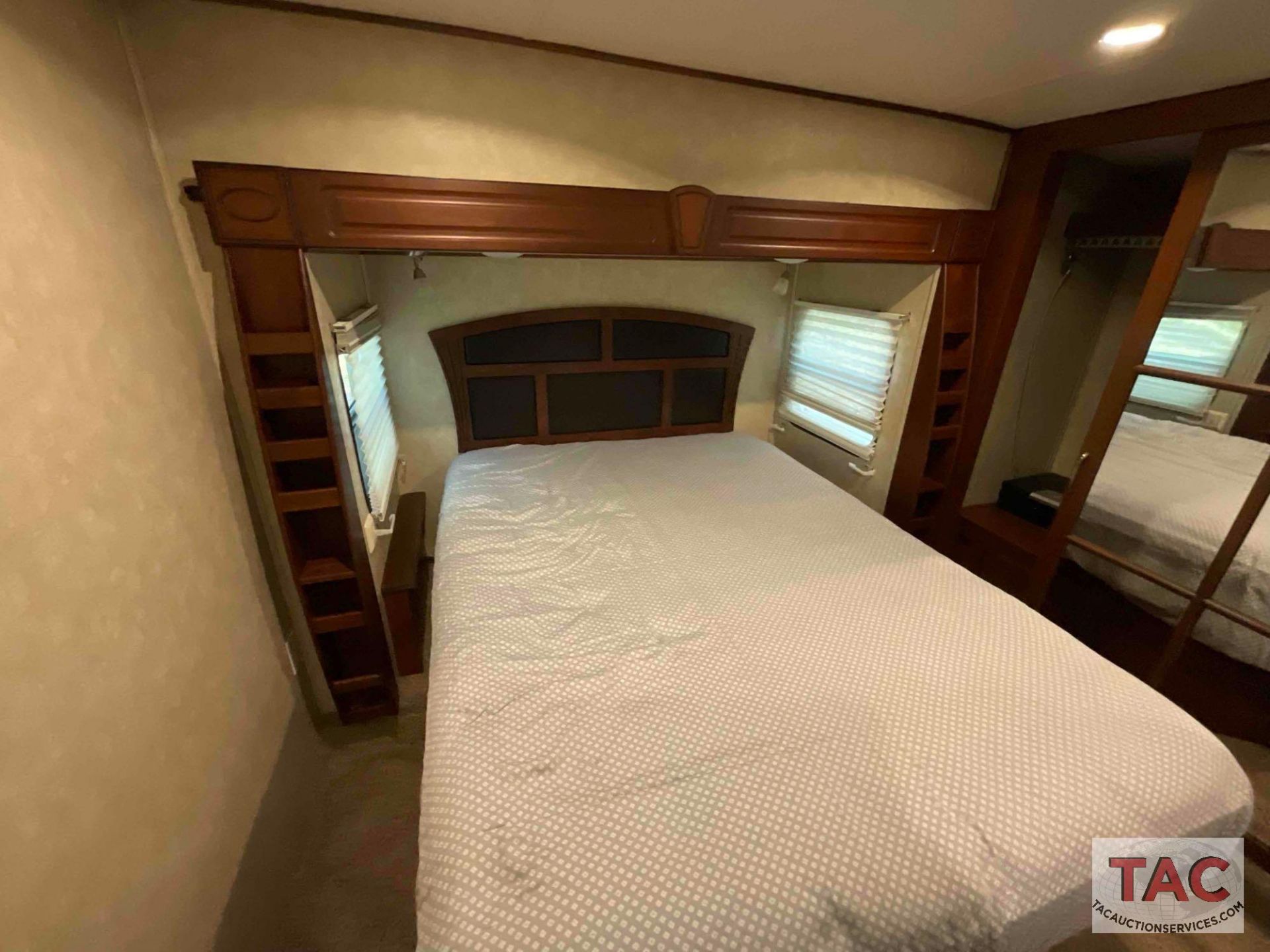 2013 Palominio Columbus 385BH 38ft Fifth Wheel - Image 34 of 98