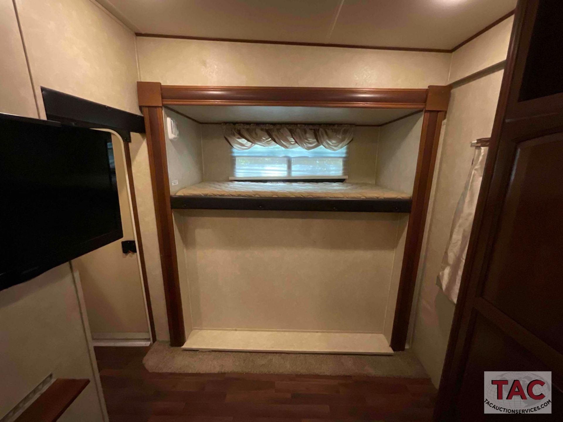 2013 Palominio Columbus 385BH 38ft Fifth Wheel - Image 17 of 98