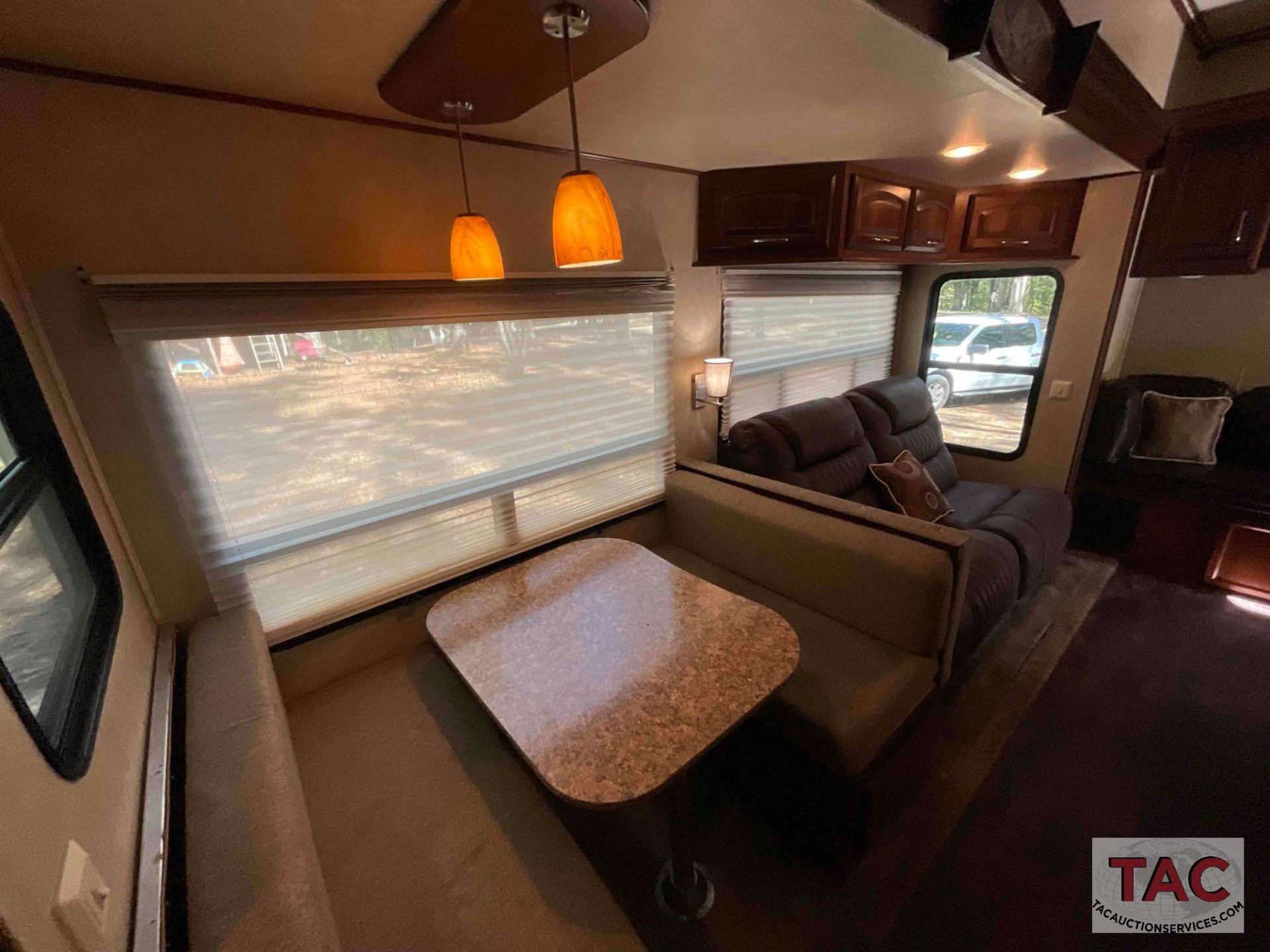 2013 Palominio Columbus 385BH 38ft Fifth Wheel - Image 19 of 98