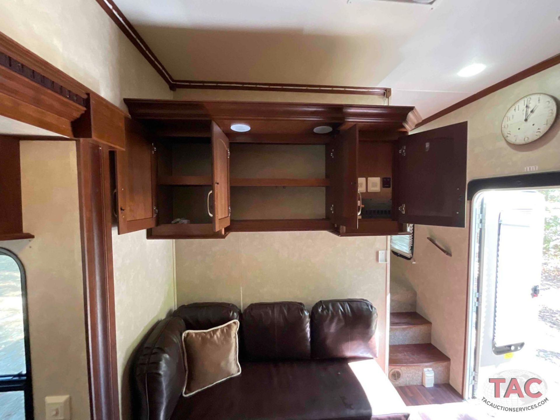 2013 Palominio Columbus 385BH 38ft Fifth Wheel - Image 70 of 98