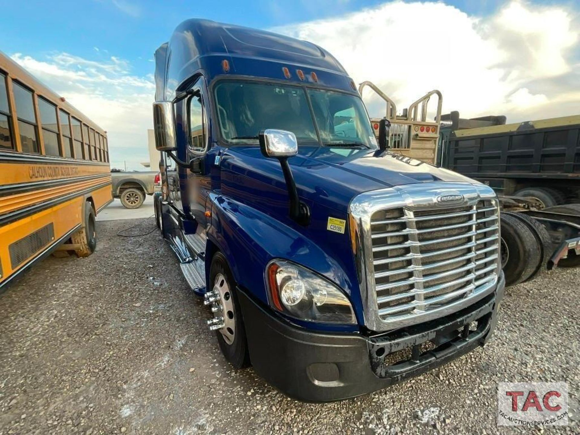 2016 Freightliner Cascadia Evolution Sleeper Truck - Image 3 of 74