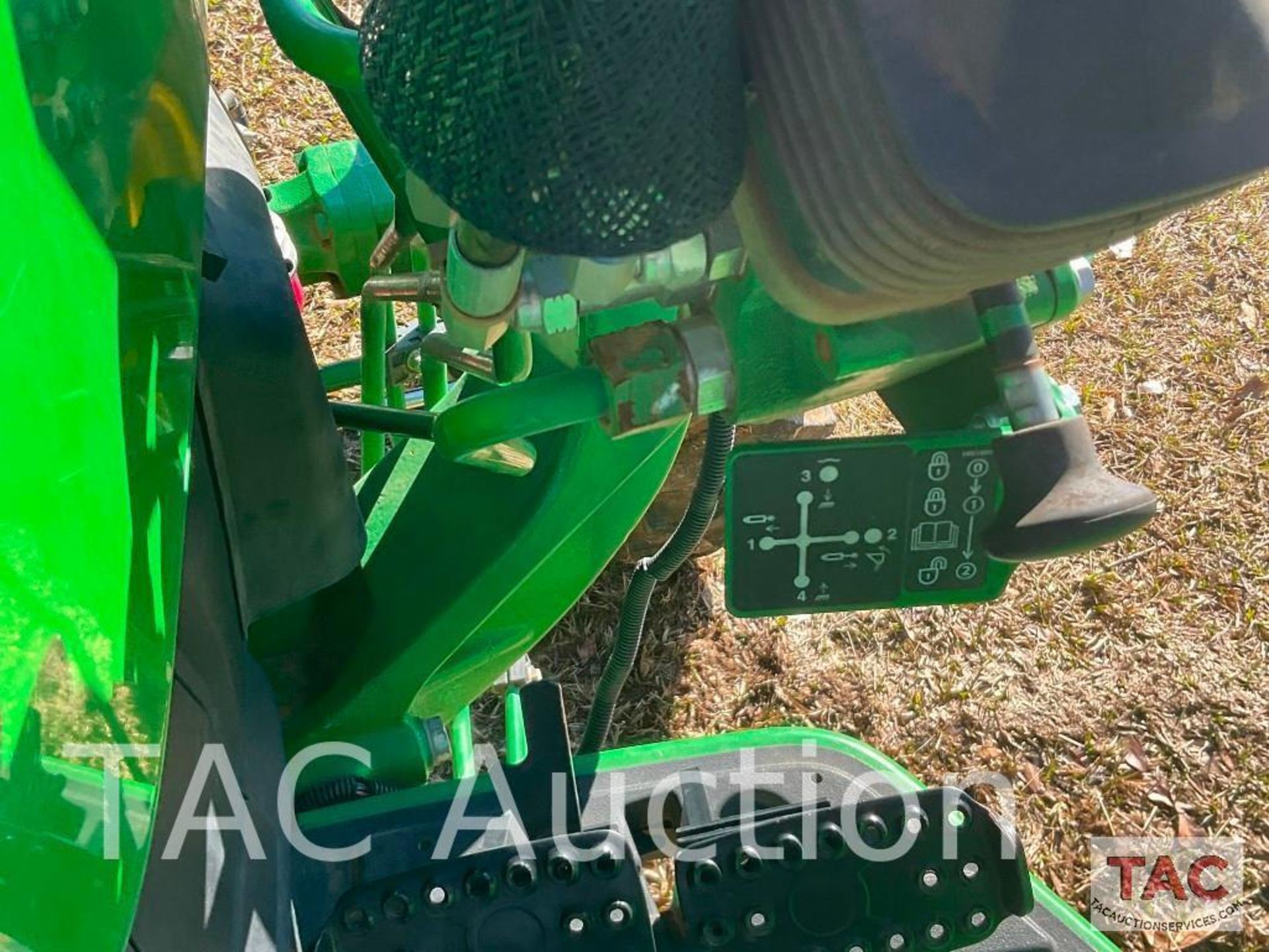 2017 John Deere 4066M 4x4 Tractor - Image 30 of 44