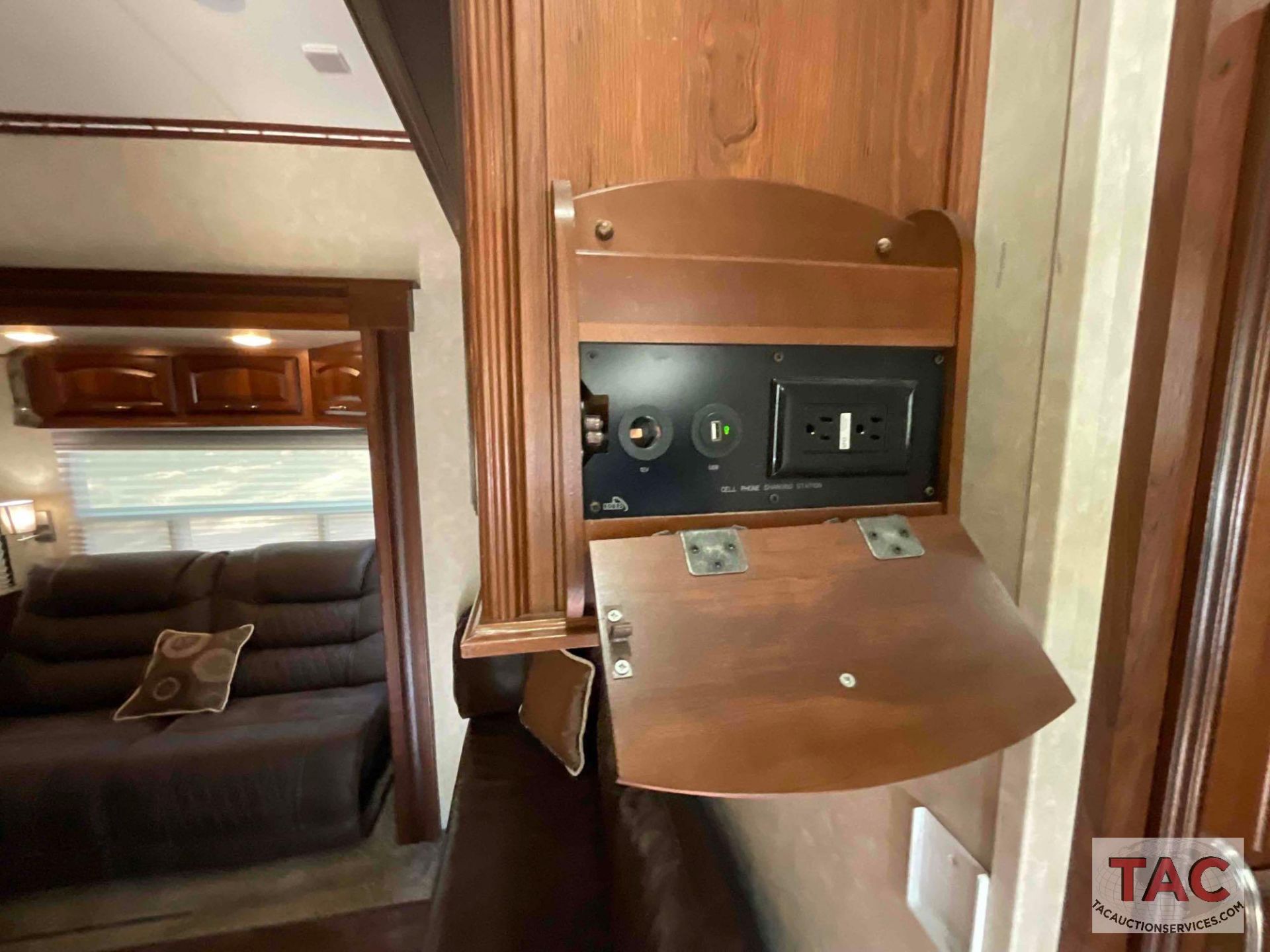 2013 Palominio Columbus 385BH 38ft Fifth Wheel - Image 25 of 98