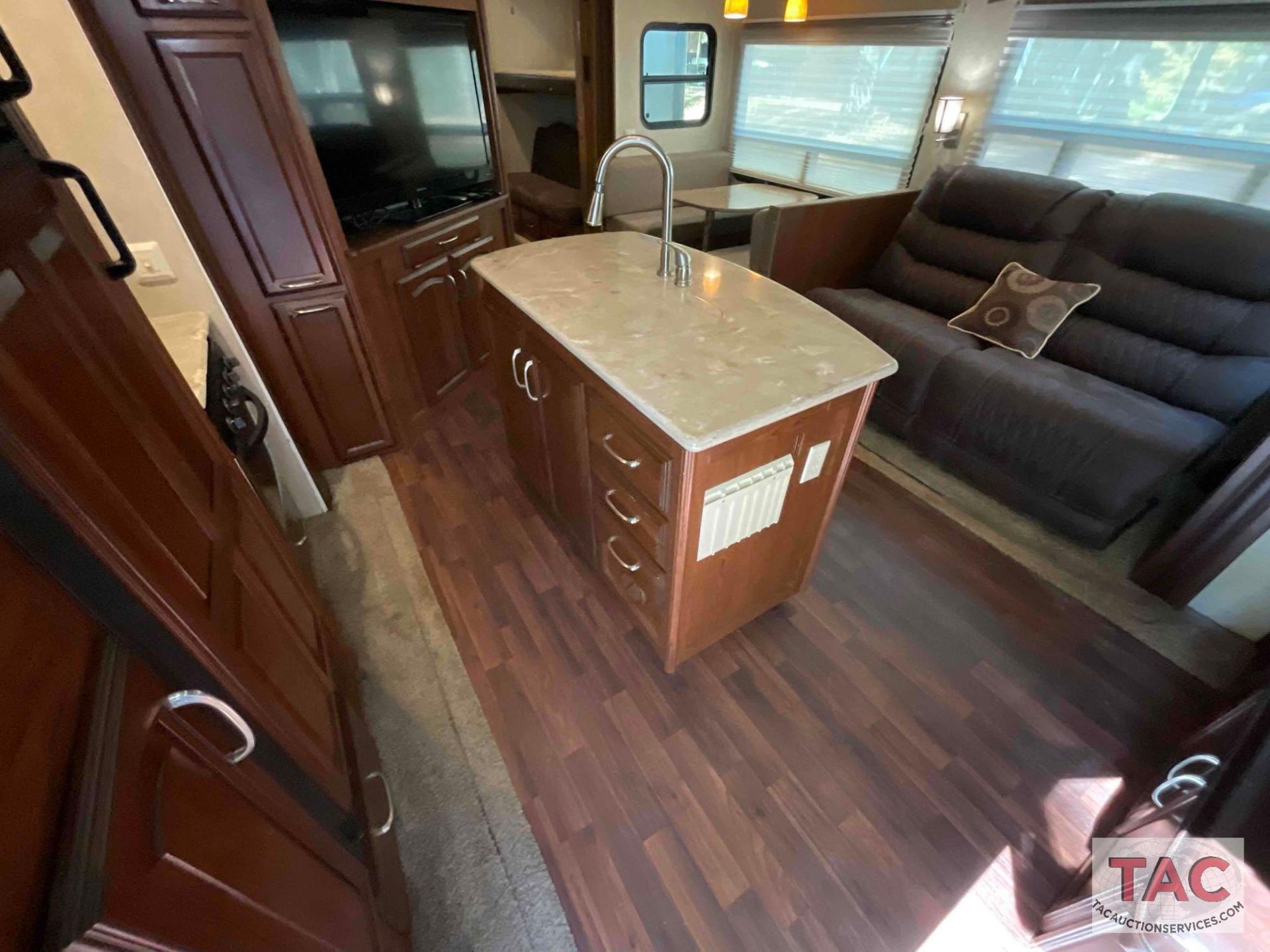 2013 Palominio Columbus 385BH 38ft Fifth Wheel - Image 26 of 98