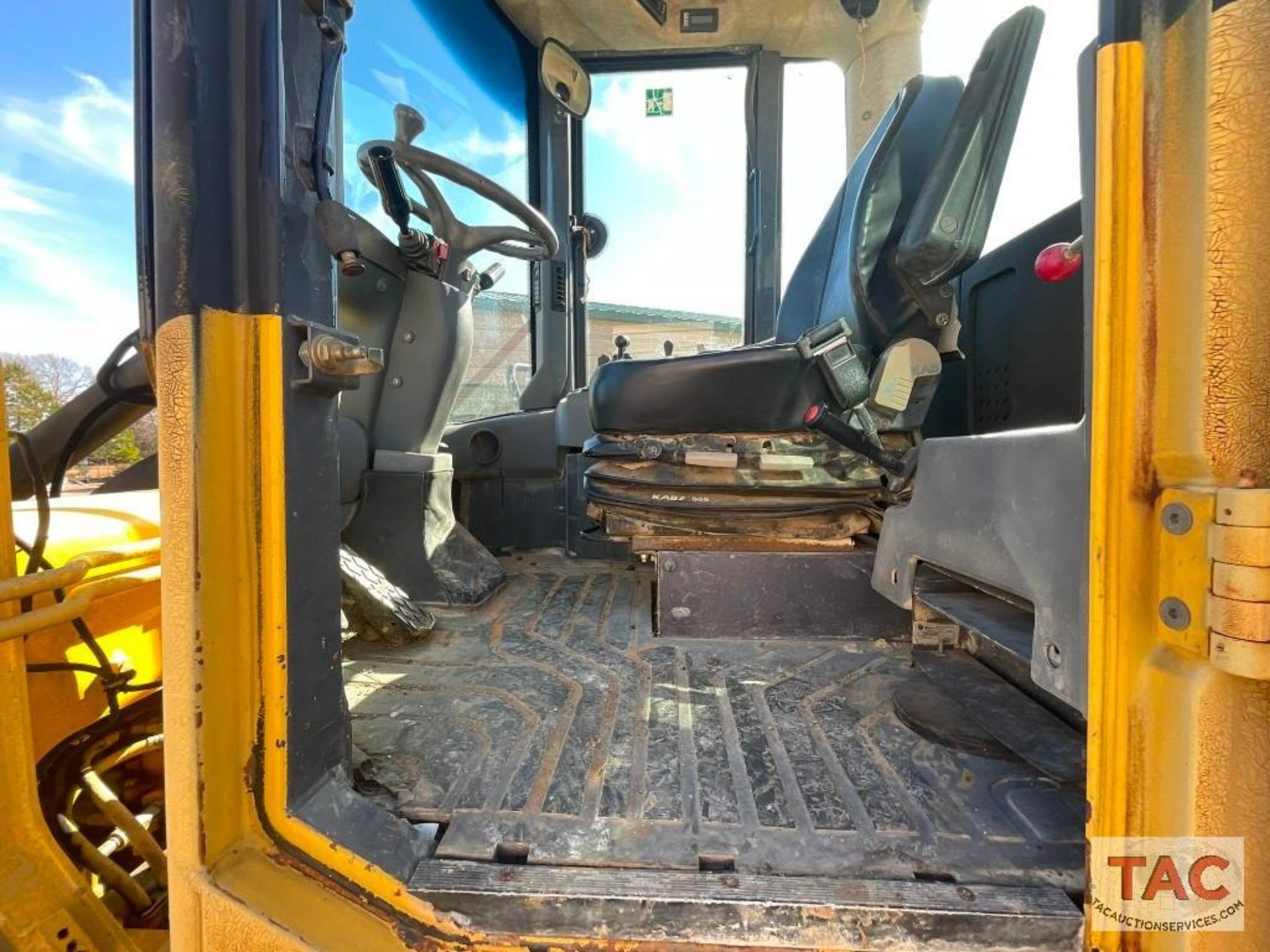 2001 New Holland LW170TC Wheel Loader - Image 19 of 94