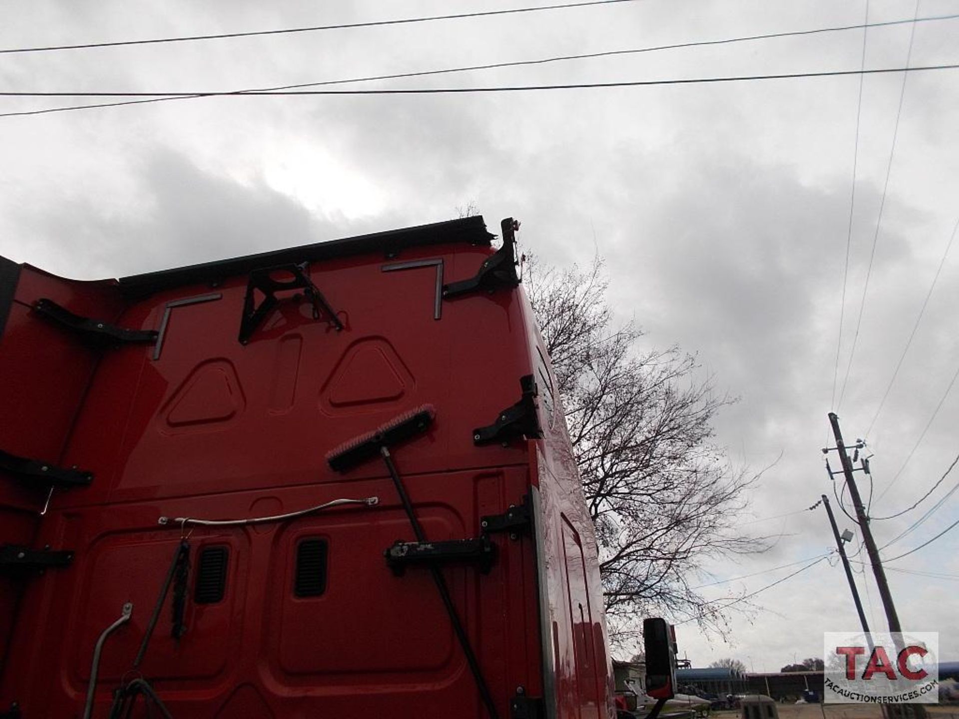 2014 Freightliner Cascadia Sleeper Truck - Image 45 of 120