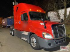 2016 Freightliner Cascadia Sleeper Truck